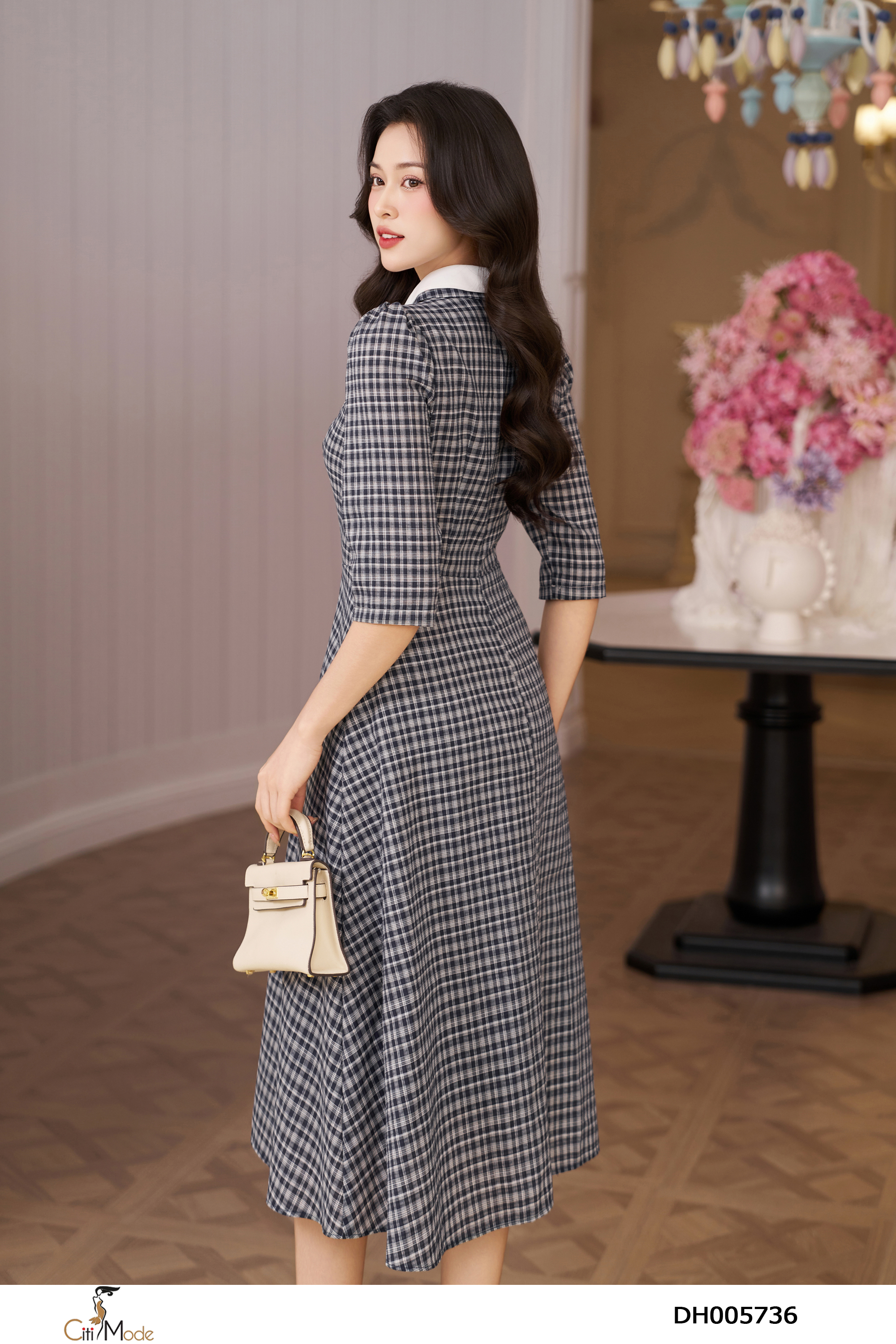 Đầm xòe kẻ phối trắng cổ đức tay lỡ