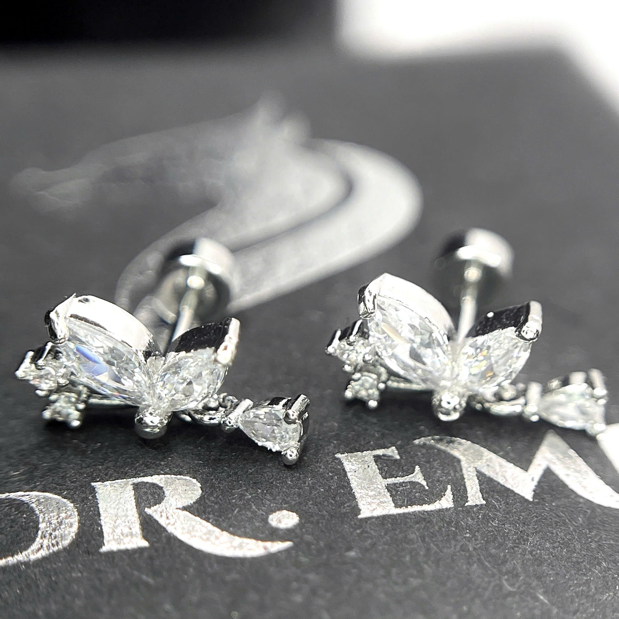 Khuyên kiểu 2 lá rơi đá trắng bi_thumbnail_3