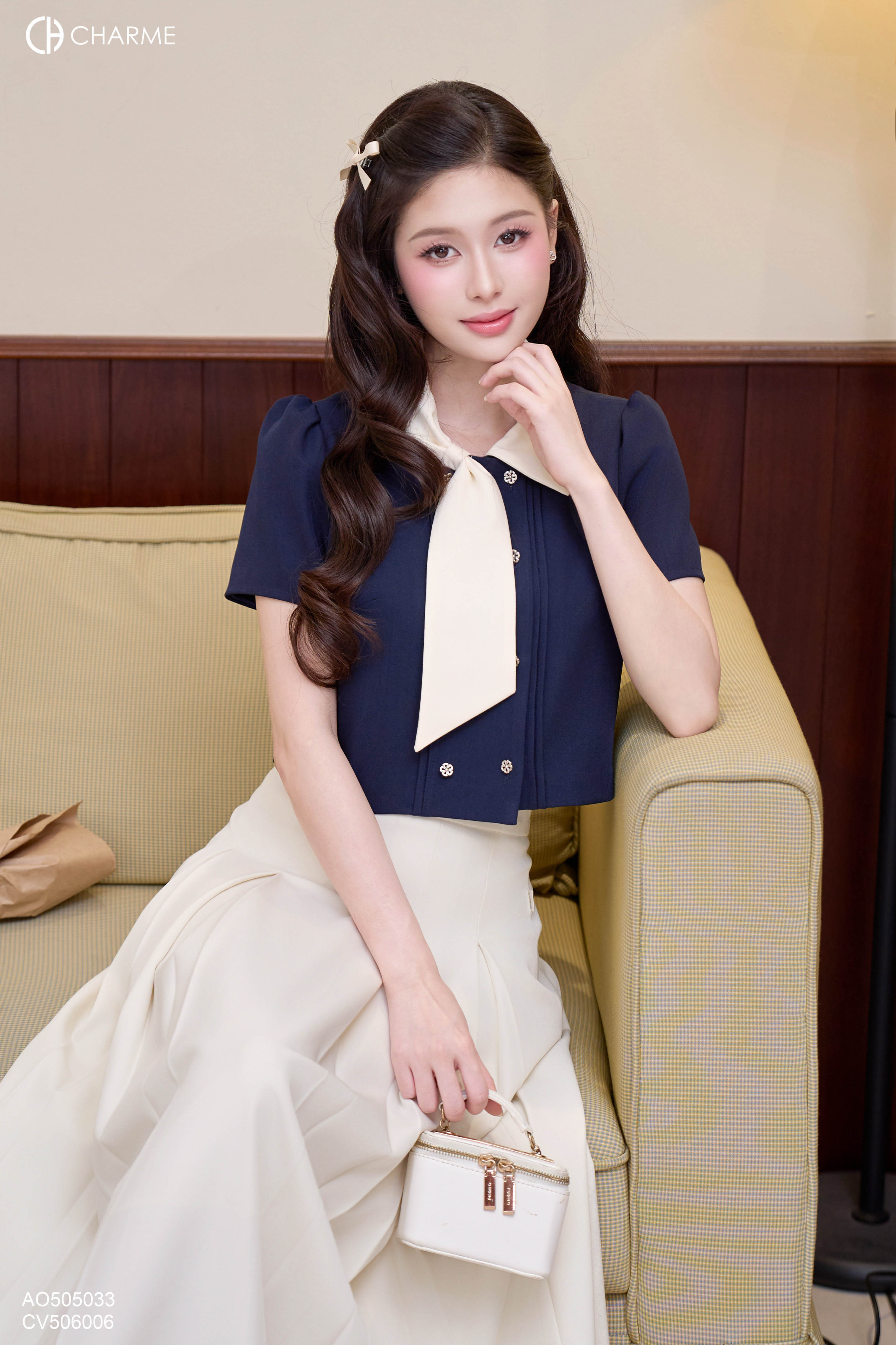 Áo dáng lửng 2 hàng khuy phối cổ