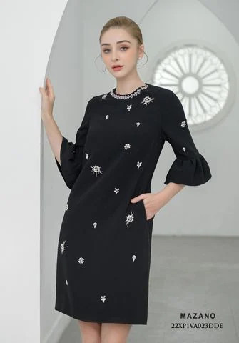 Đầm đen đính đá cườm tay loe cách điệu_thumbnail_1