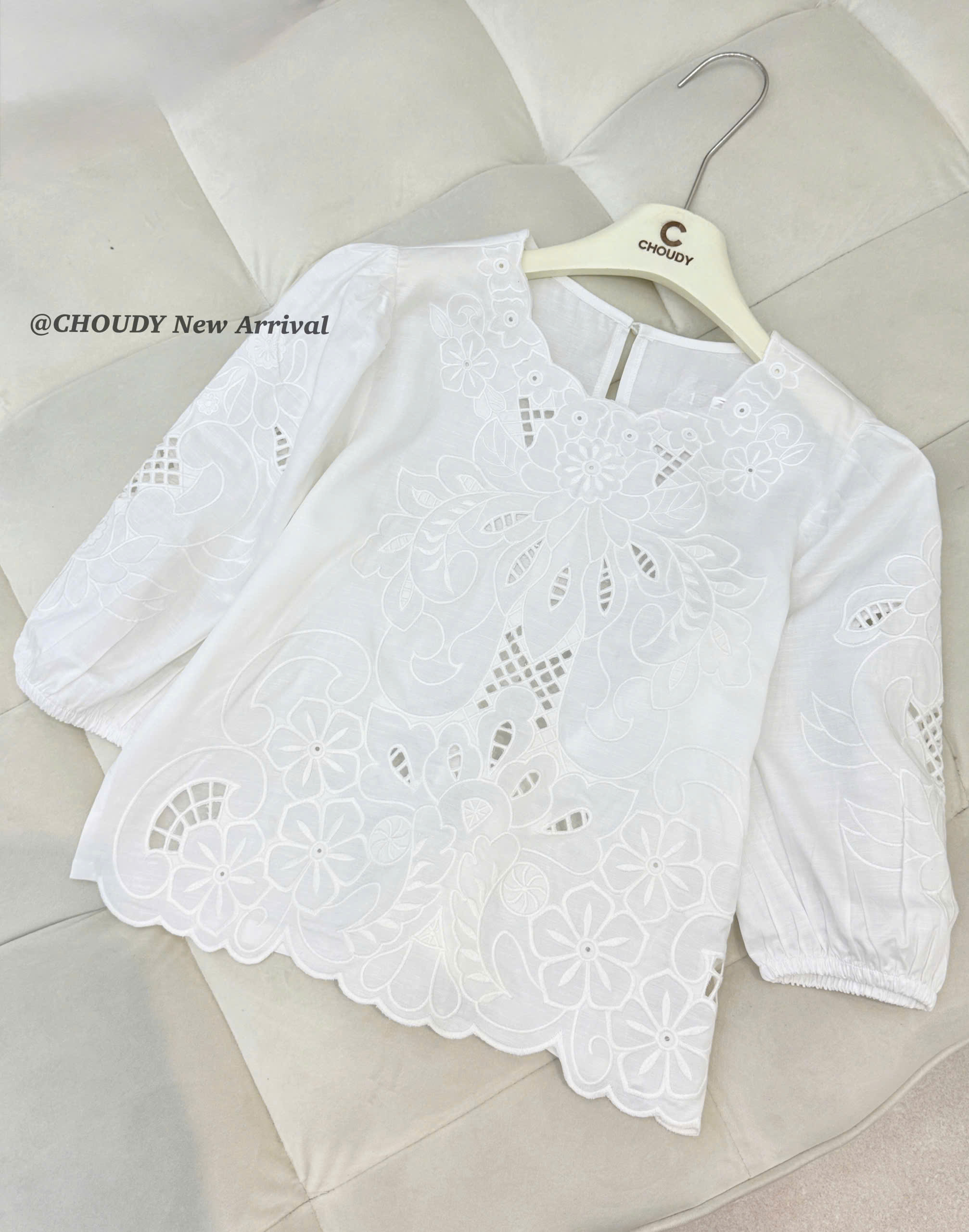 SALE U703 ÁO TRẮNG THÊU HOA_thumbnail_1