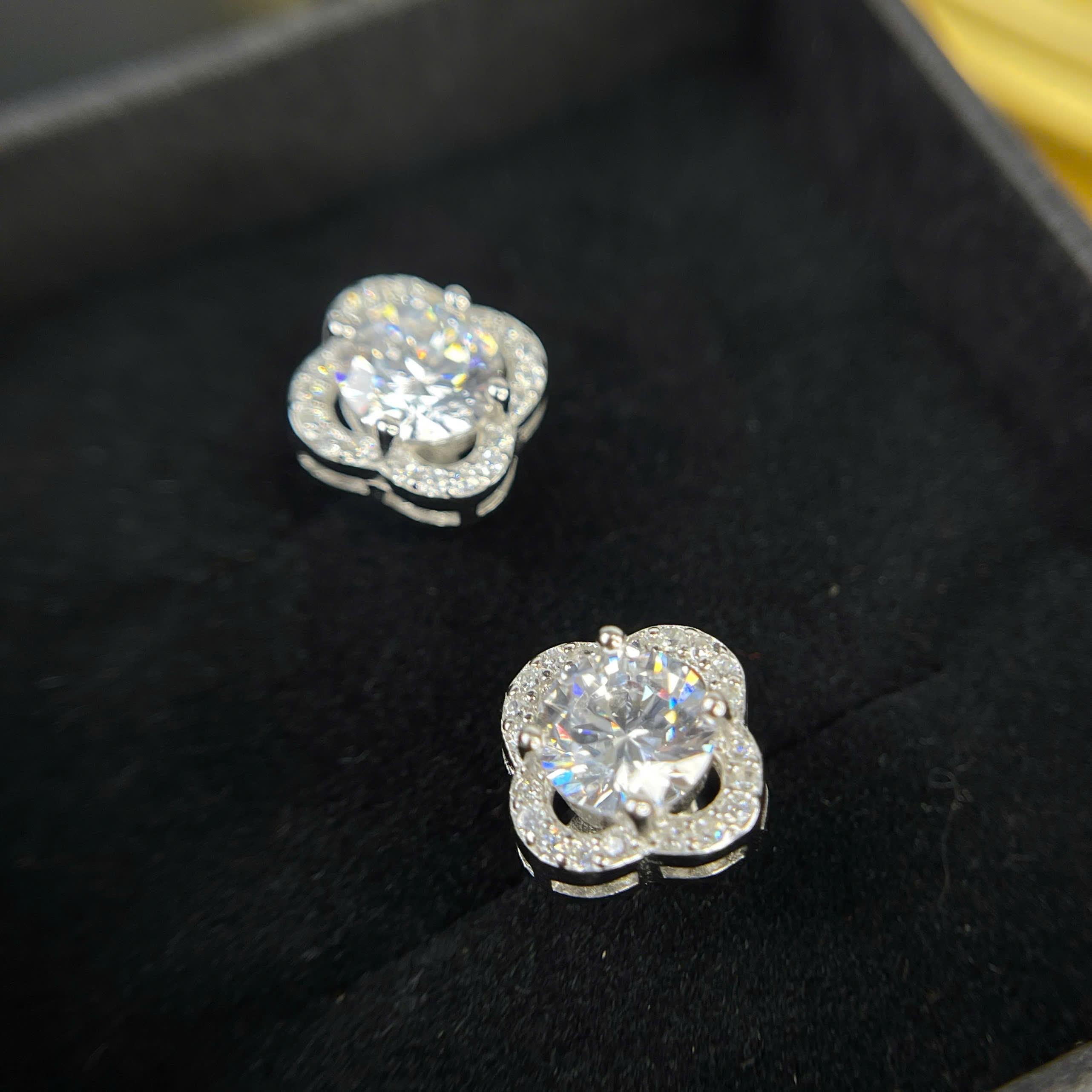 Khuyên kiểu bạc cỏ 4 lá xi bạch kim_thumbnail_2