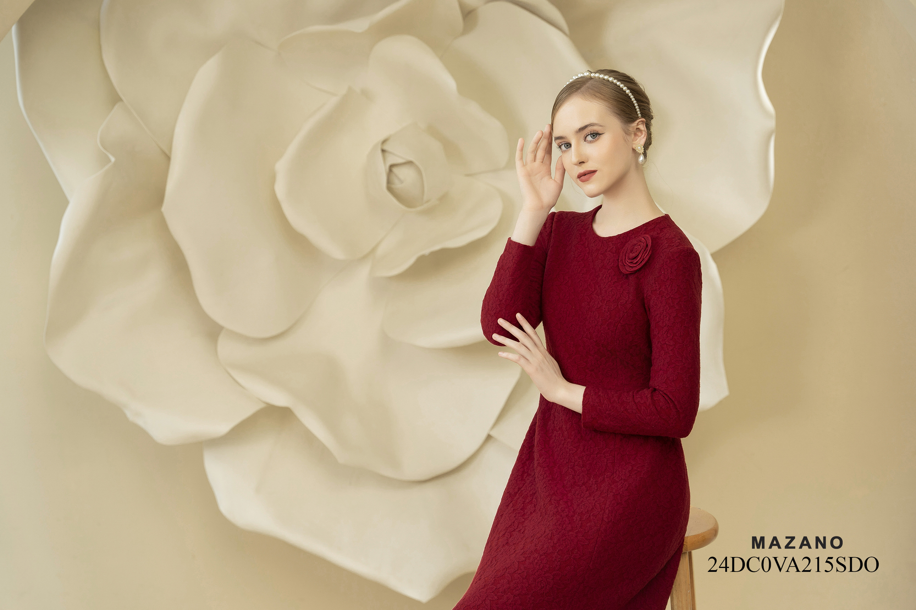 Váy Đầm Ôm Vải dạ len mặt Ren Đính hoa thủ công Cổ tròn Tay dài Dài ngang bắp chân_thumbnail_3