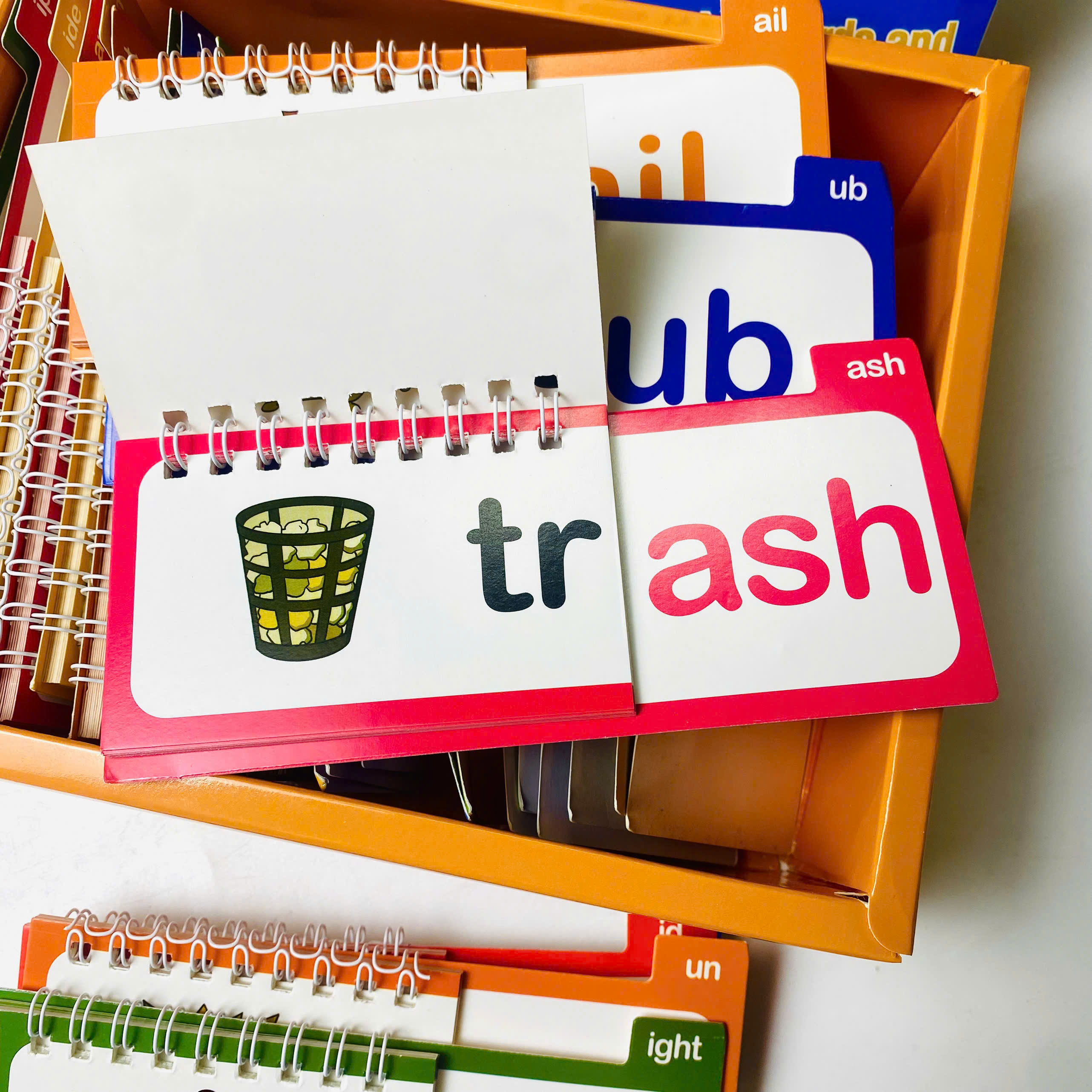 Bộ thẻ tập đánh vần Word Family Build Book_thumbnail_3