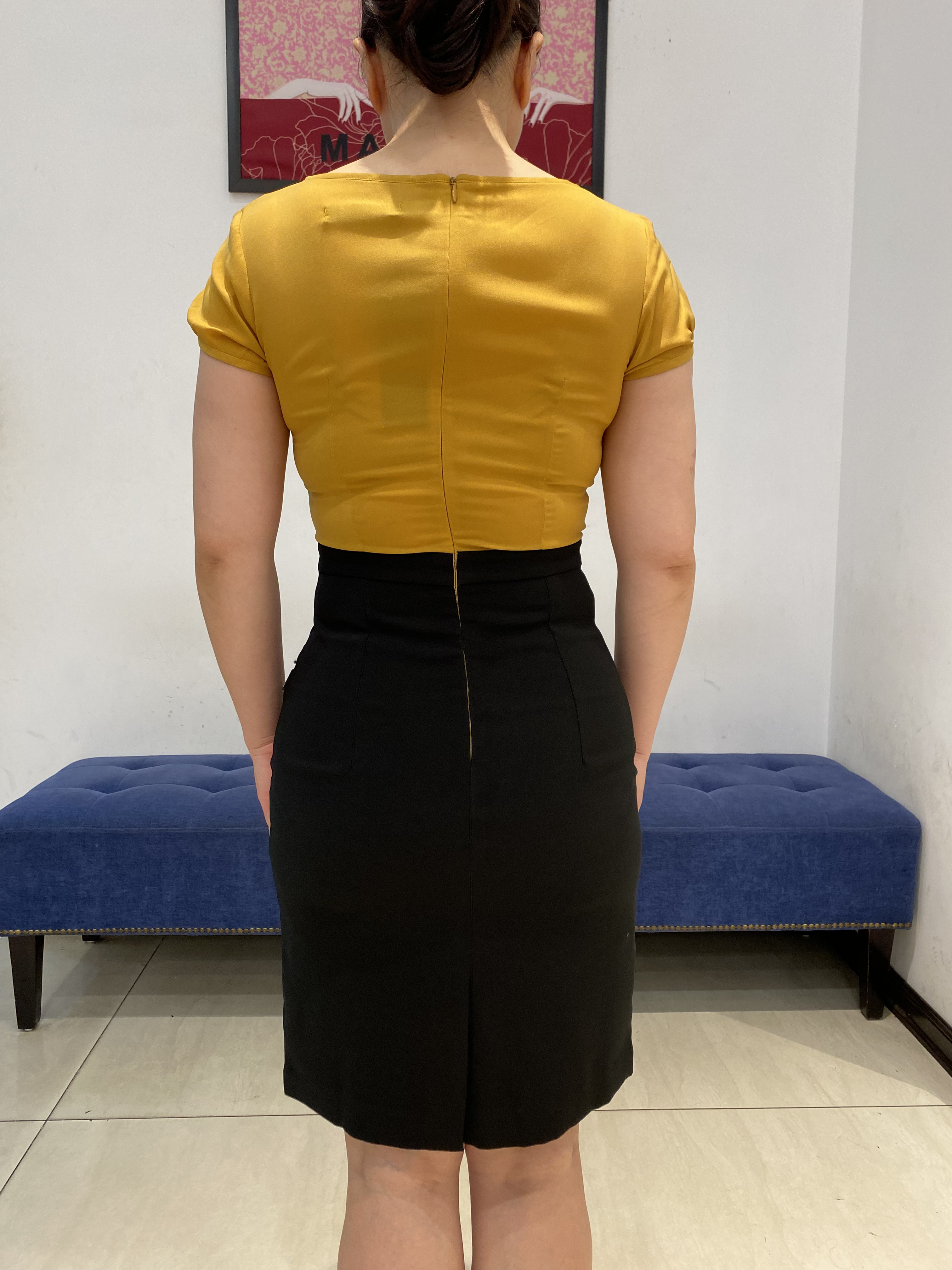 Đầm phối đen vàng cổ tròn đính hoa_thumbnail_4