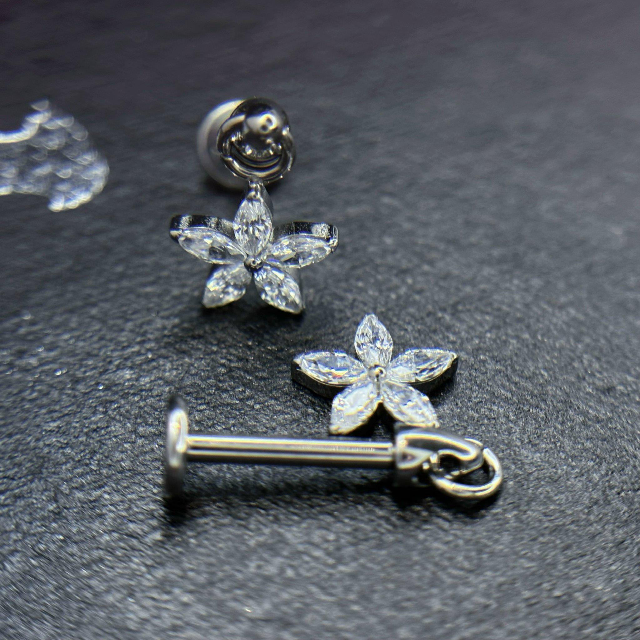 khuyên kiểu vertical titan hoa 5 cánh rơi_thumbnail_1