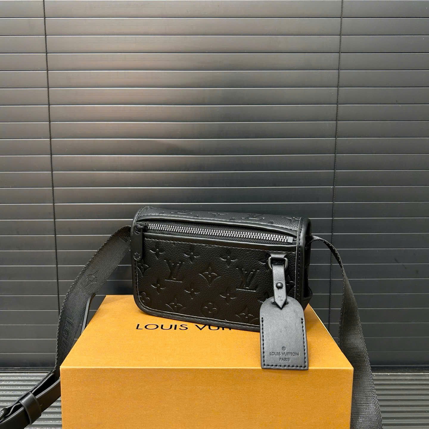 Túi đeo chéo nam LV Bosphore Monogram Eclipse đen chìm_thumbnail_2