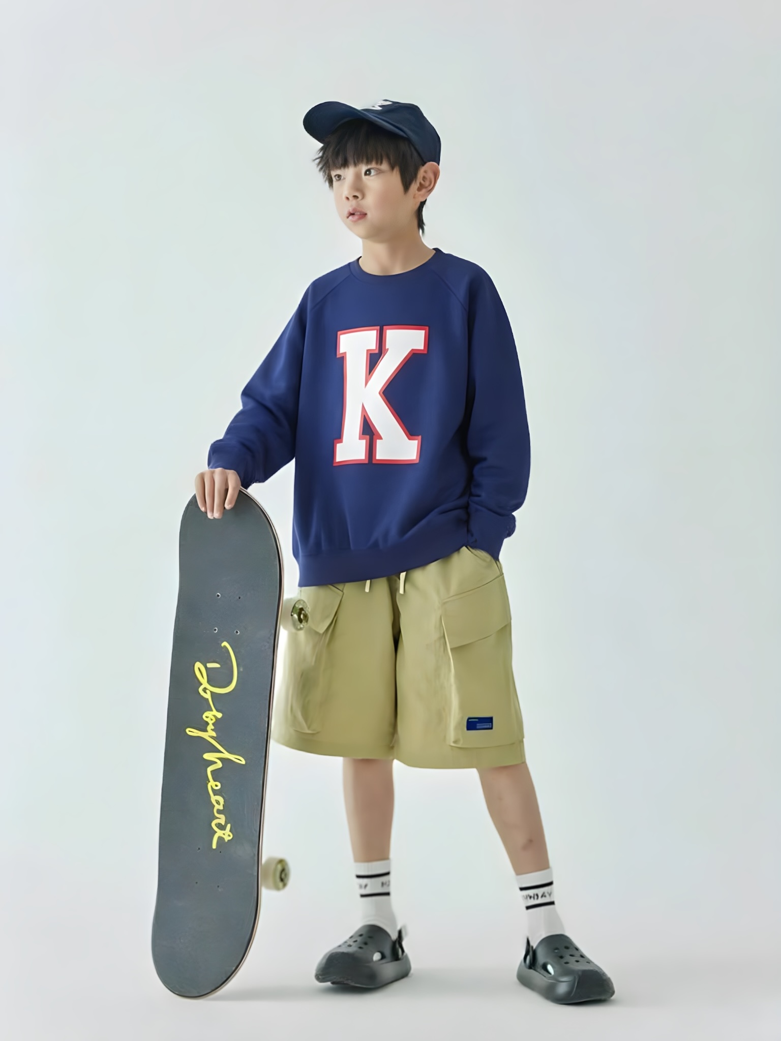 Áo nỉ cổ tròn màu xanh coban đậm in chữ