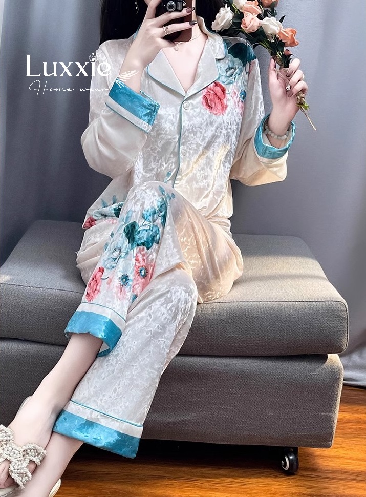 NHUNG06  Pijama vải nhung hoa hồng viền xanh