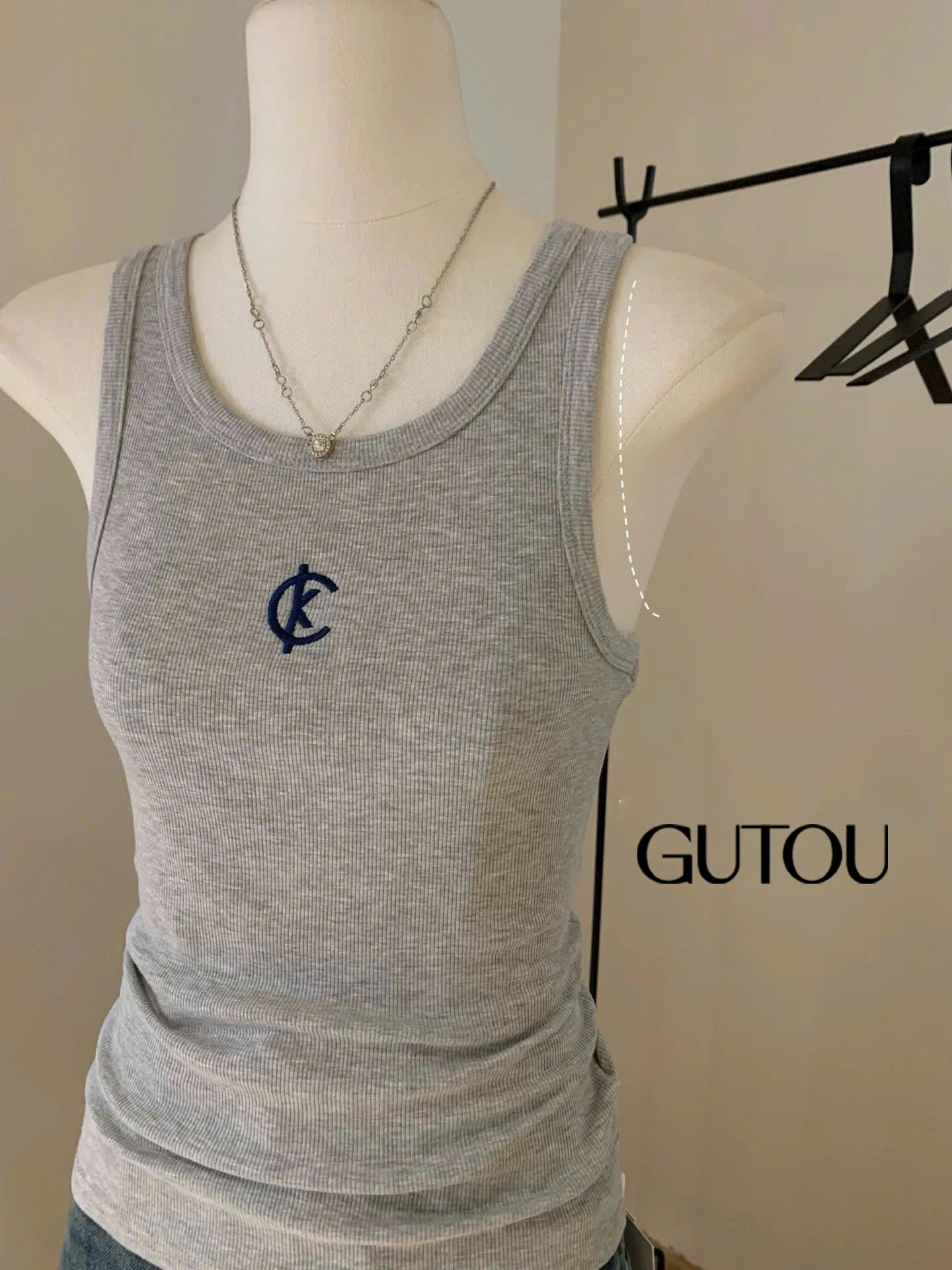 [ GUTOU ] Áo Balo Cổ Tròn Thêu Chữ_thumbnail_4