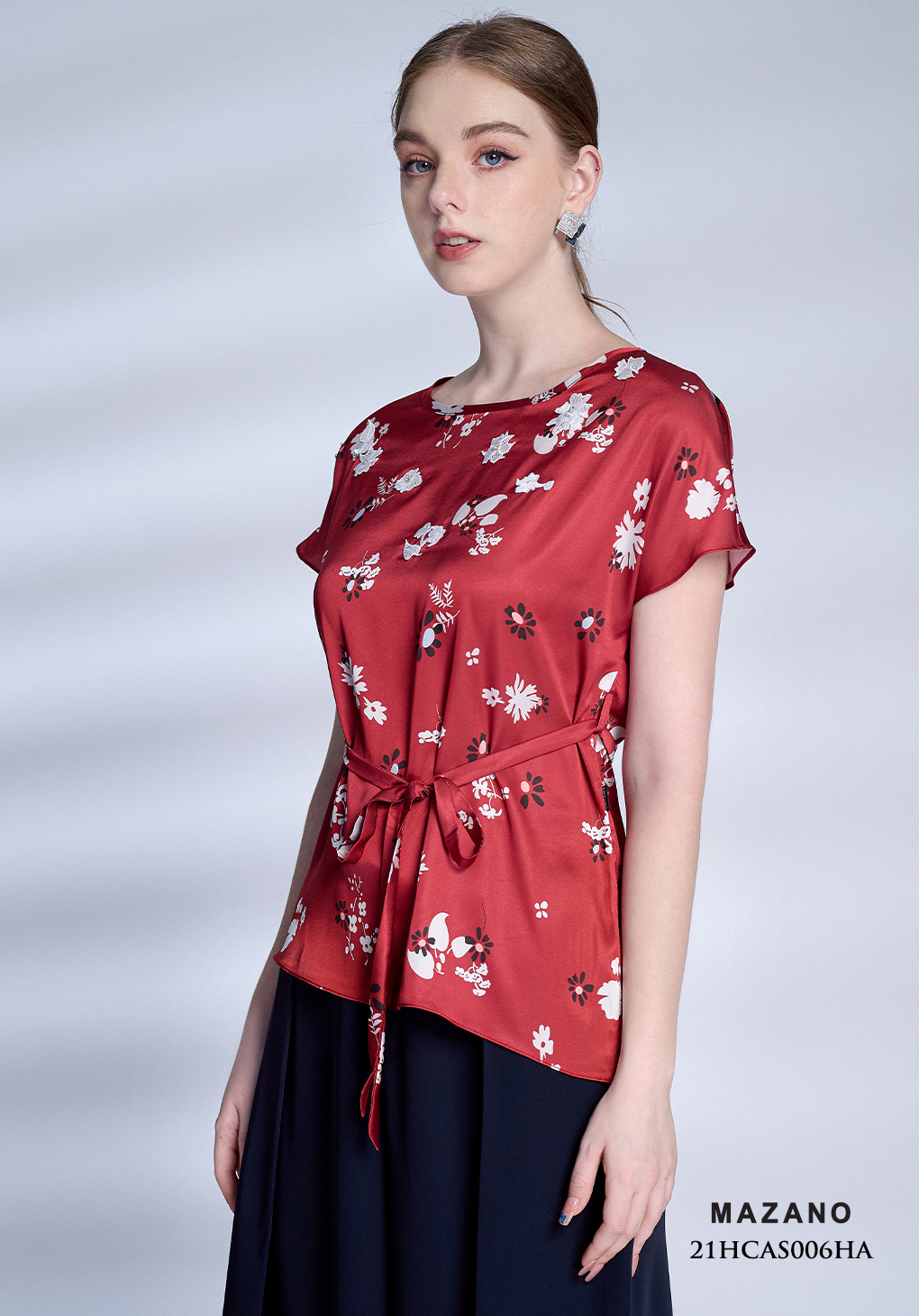 Áo top lụa nền đỏ họa tiết hoa_thumbnail_3