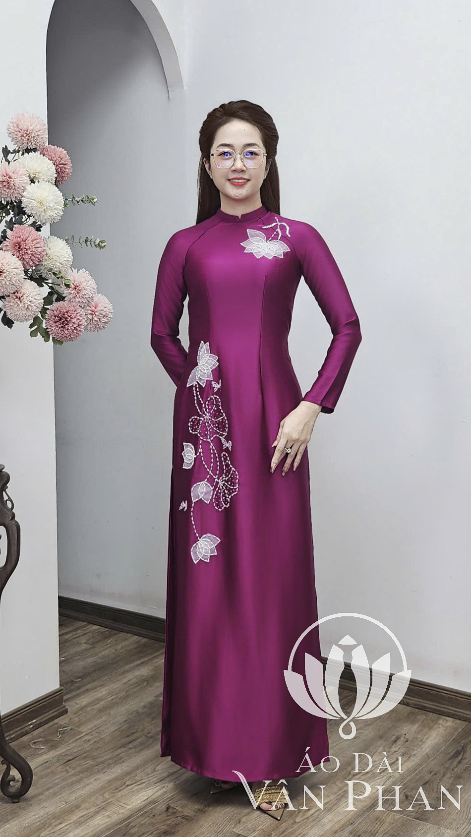 T473 áo dài cổ 2p tay dài lụa tô châu hồng giấy đính hoa sen 399k_thumbnail_2