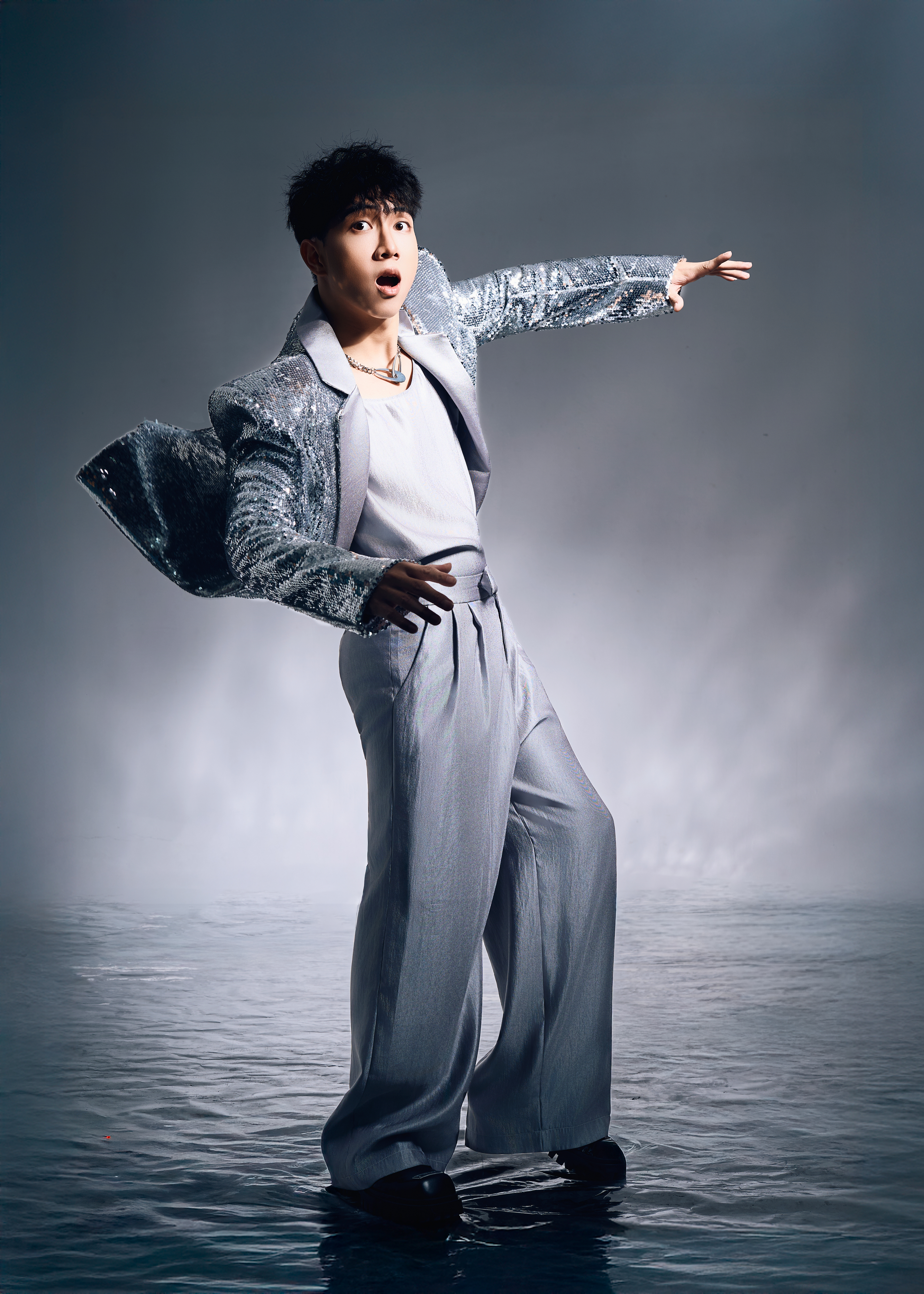 Vest ánh bạc sequin – Biểu tượng của sự tỏa sáng và cá tính đương đại_thumbnail_4