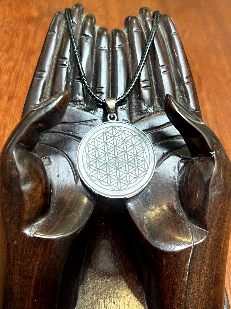 Mặt vòng đá thạch anh Himalaya hình Bông Hoa Sự Sống (Flower of Life Himalaya Crystal)_thumbnail_3