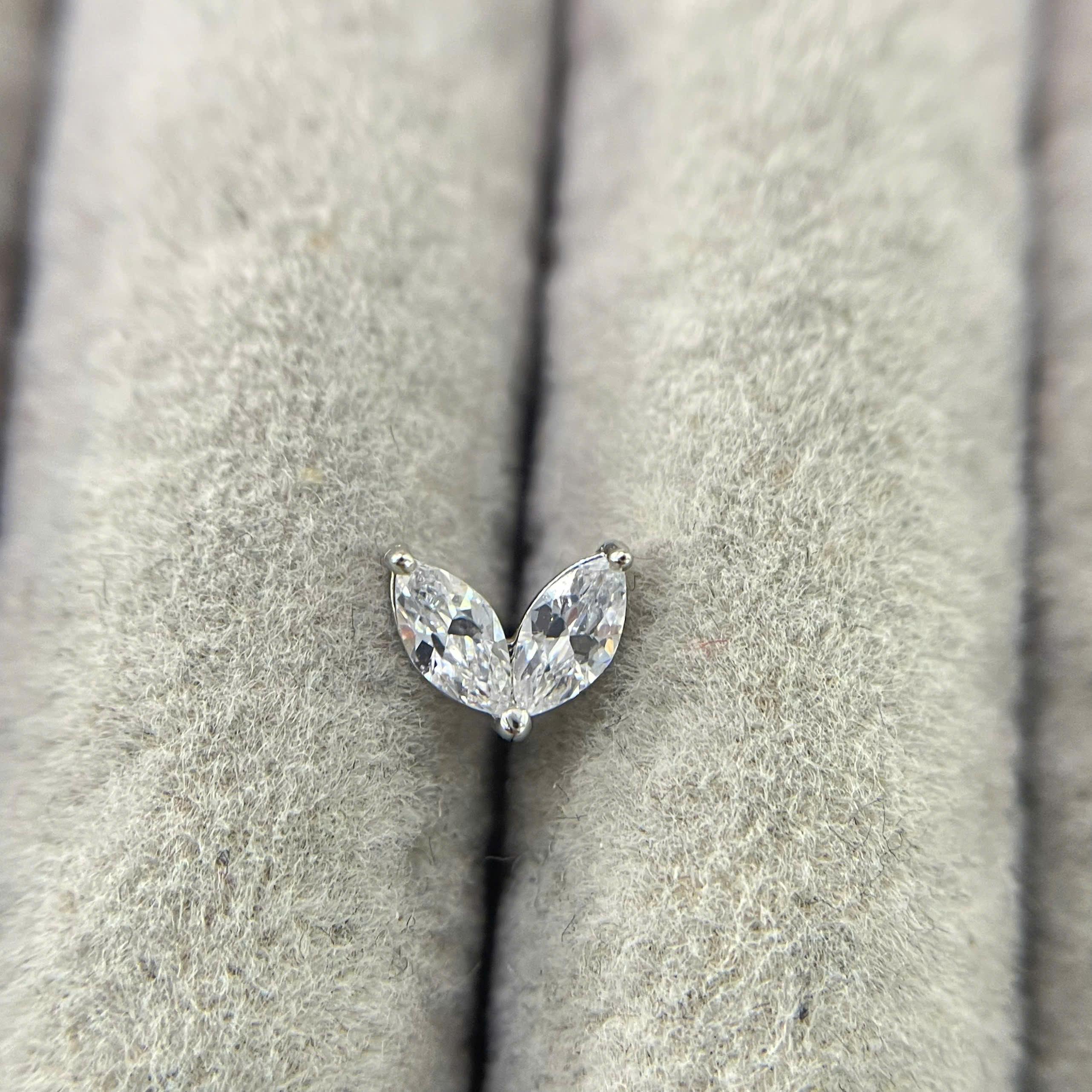 mũi C hai cánh lá kim cương trắng_thumbnail_1