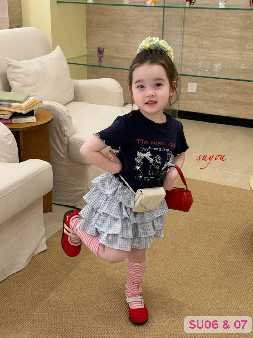 SU06 - Áo thun cotton in chữ phối viền tay màu đen hãng Suyou