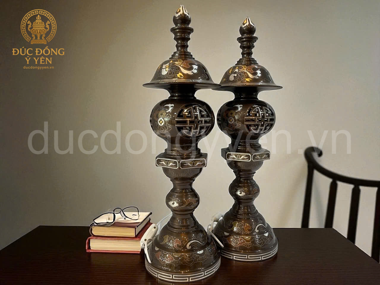 Đèn thờ khảm ngũ sắc đúc đồng đỏ _thumbnail_1