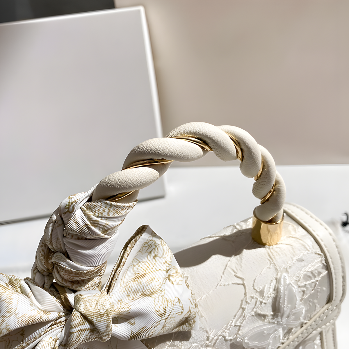 Túi xách nữ UHE_2525 LIA – màu Trắng Kem, phom hộp nắp gập, dây đeo điều chỉnh_thumbnail_8