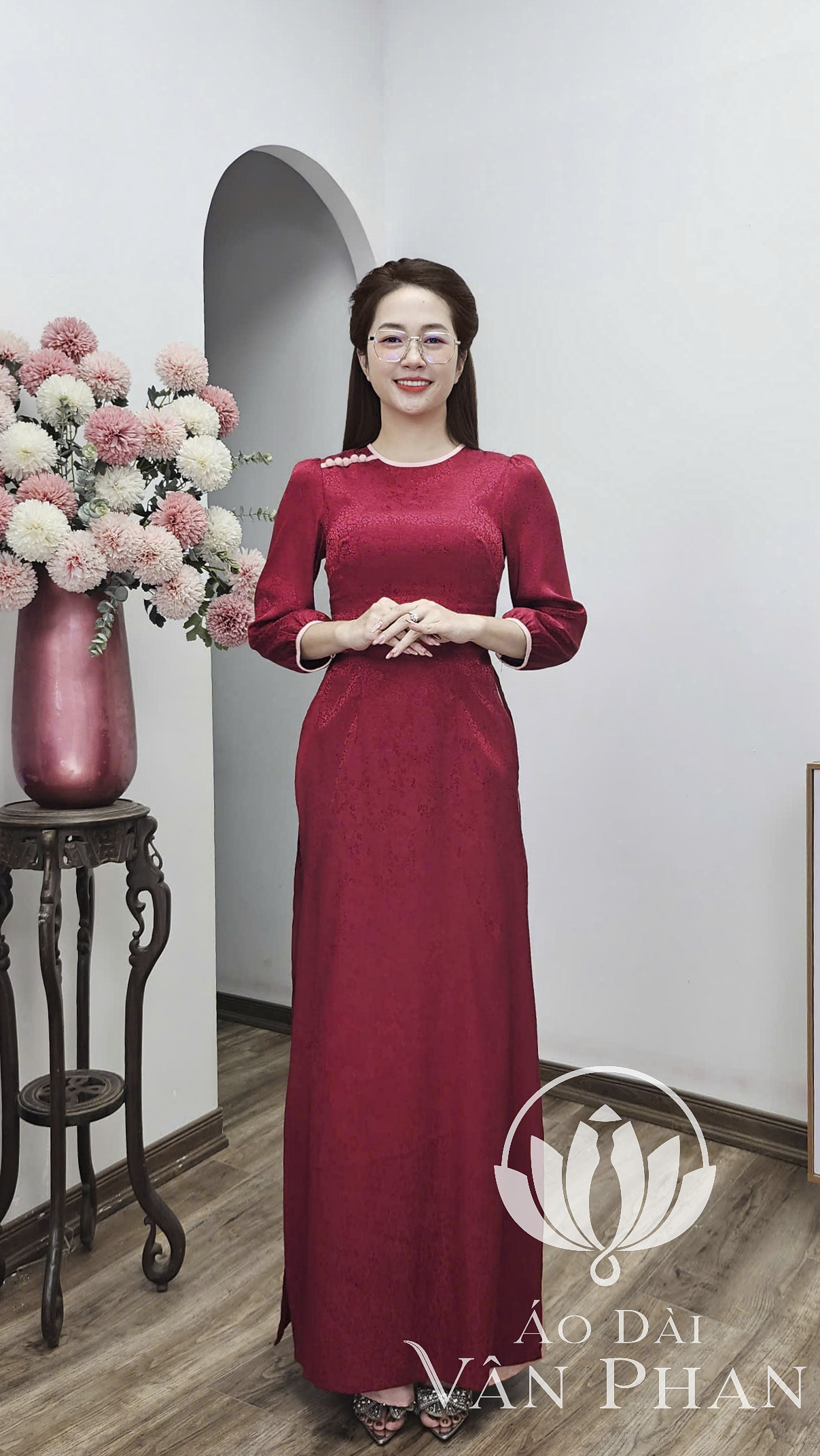 A3071 áo dài cổ khít tay bồng gấm hoa gió đỏ đô viền Hồng