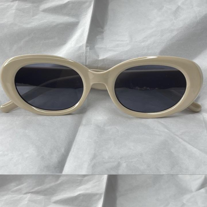 kính mắt gọng nâu trà sữa nhựa tròng xanh đen form oval nhỏ ba ngôi sao bốn cánh.