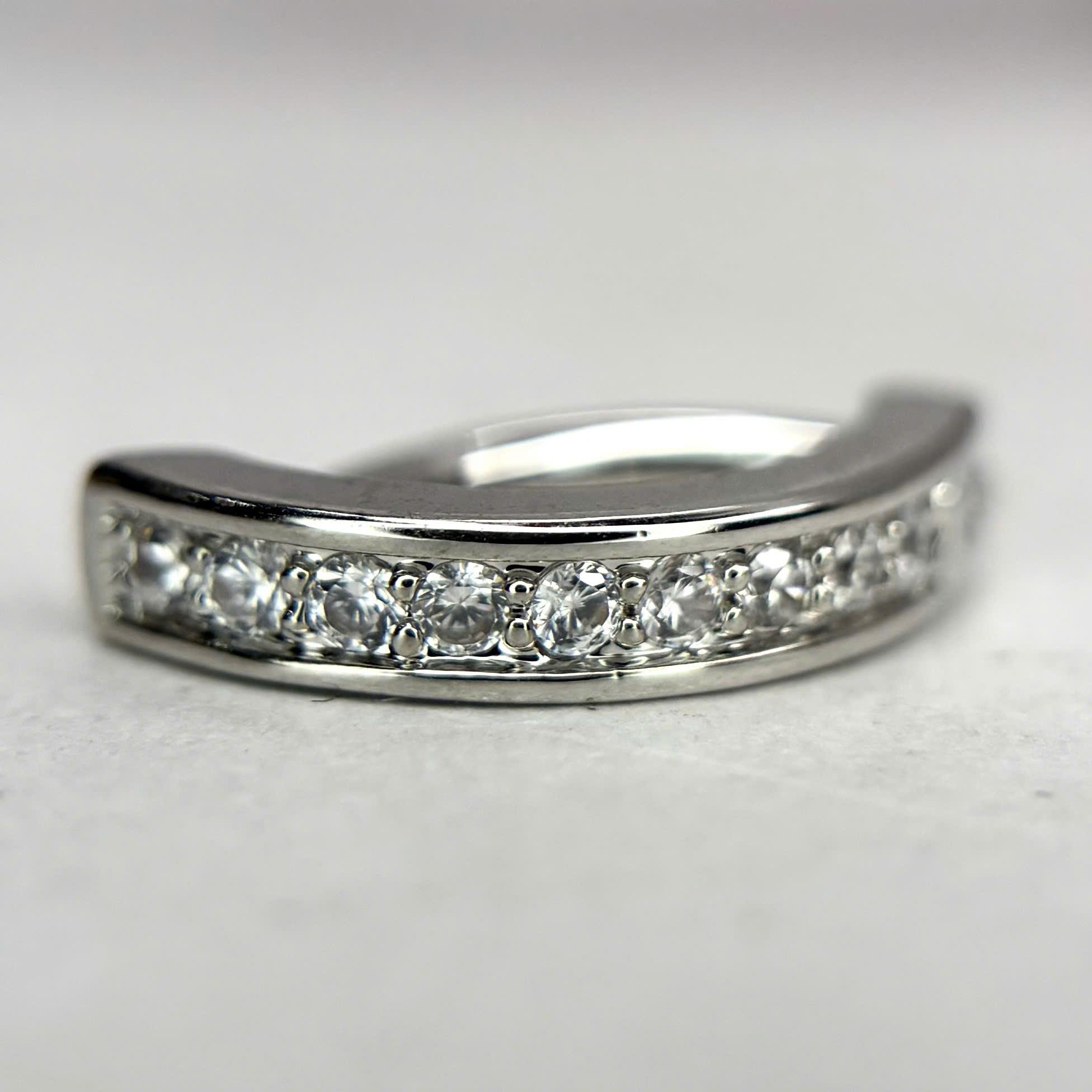 Rốn vòng đá trắng