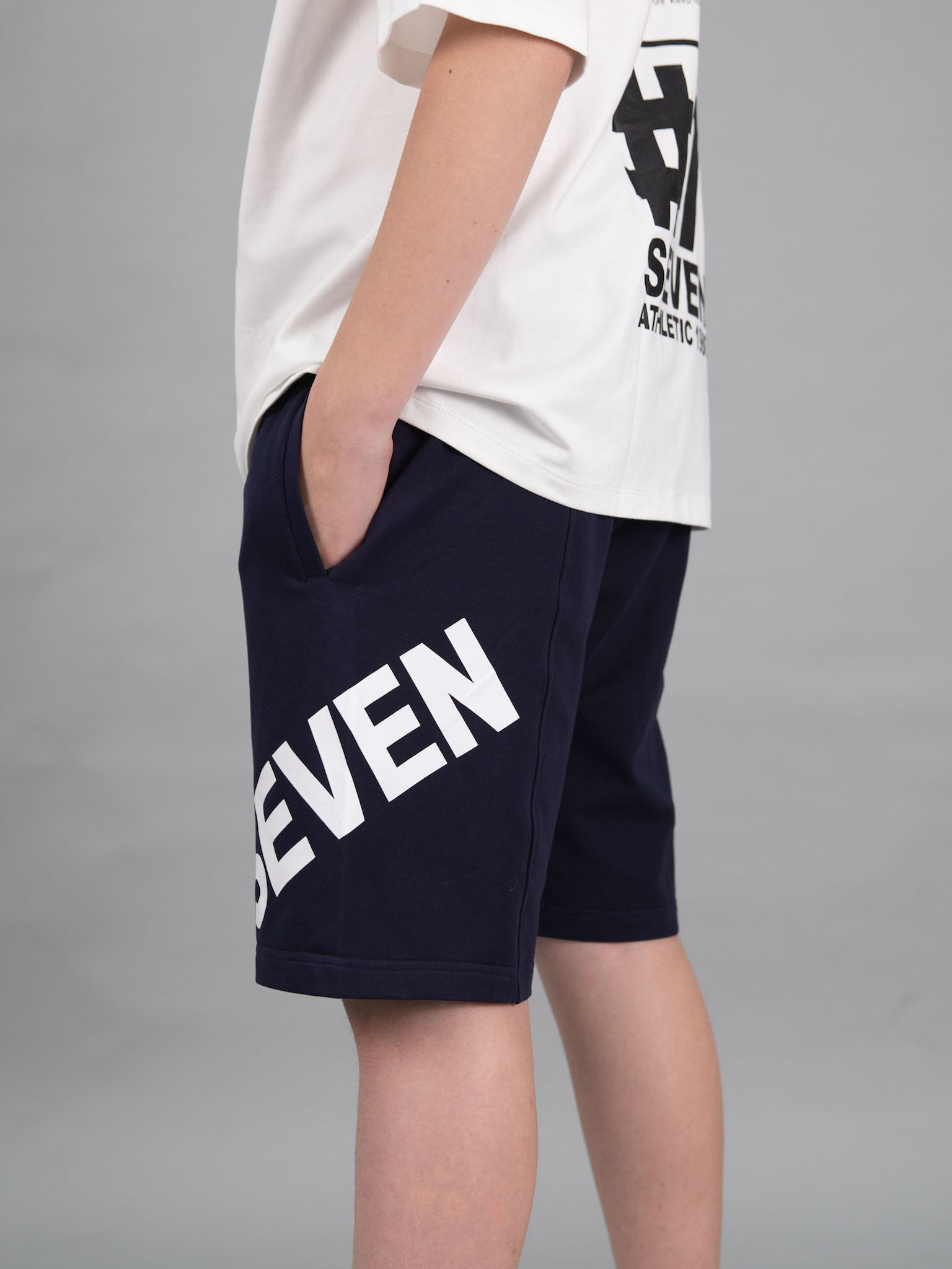 Quần short da cá navy SEVEN_thumbnail_1
