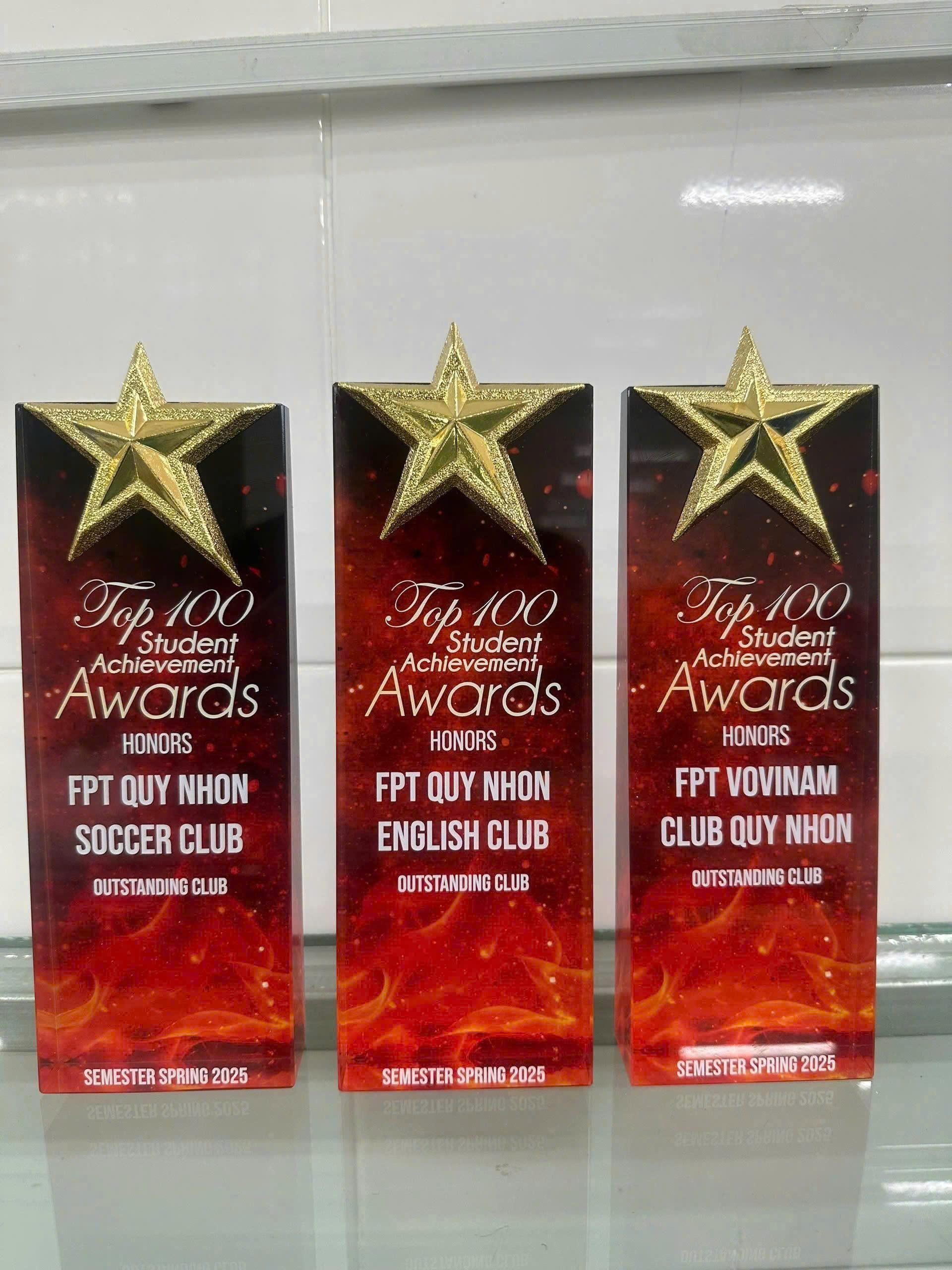 Cúp vinh danh Student