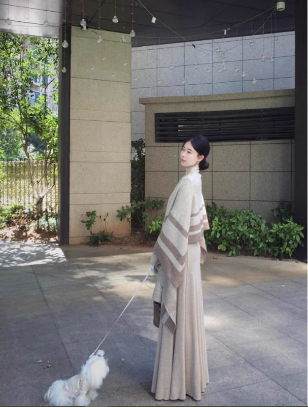 Đầm Dệt Len Dài Be Thanh Lịch_thumbnail_3