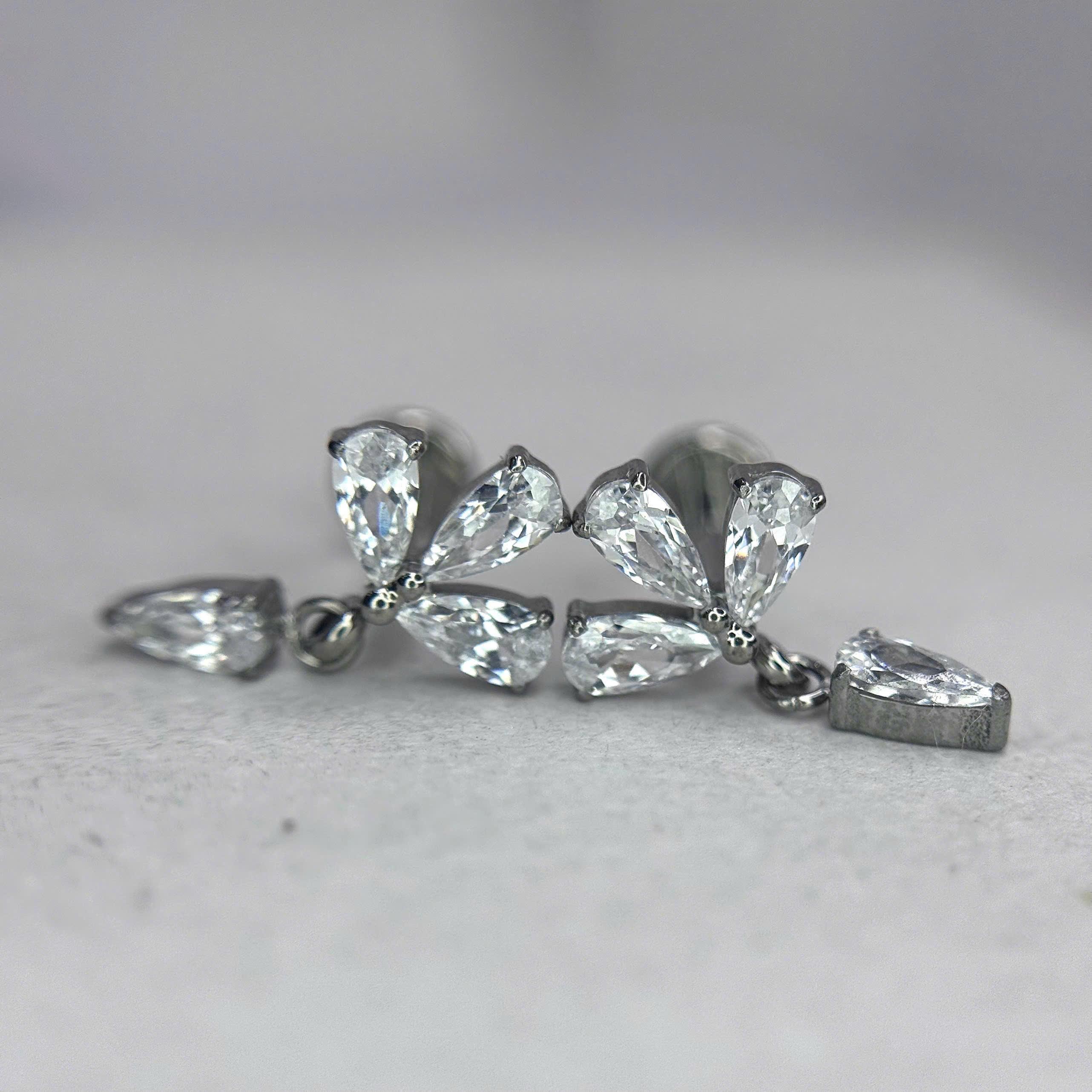 Khuyên kiểu 3 đá lớn rơi dẹt