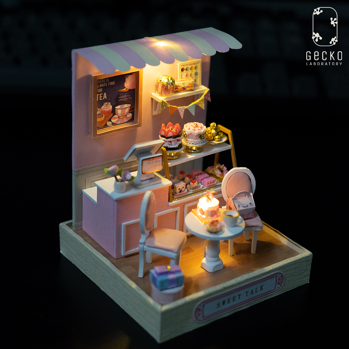 Mô hình lắp ghép Cake Store