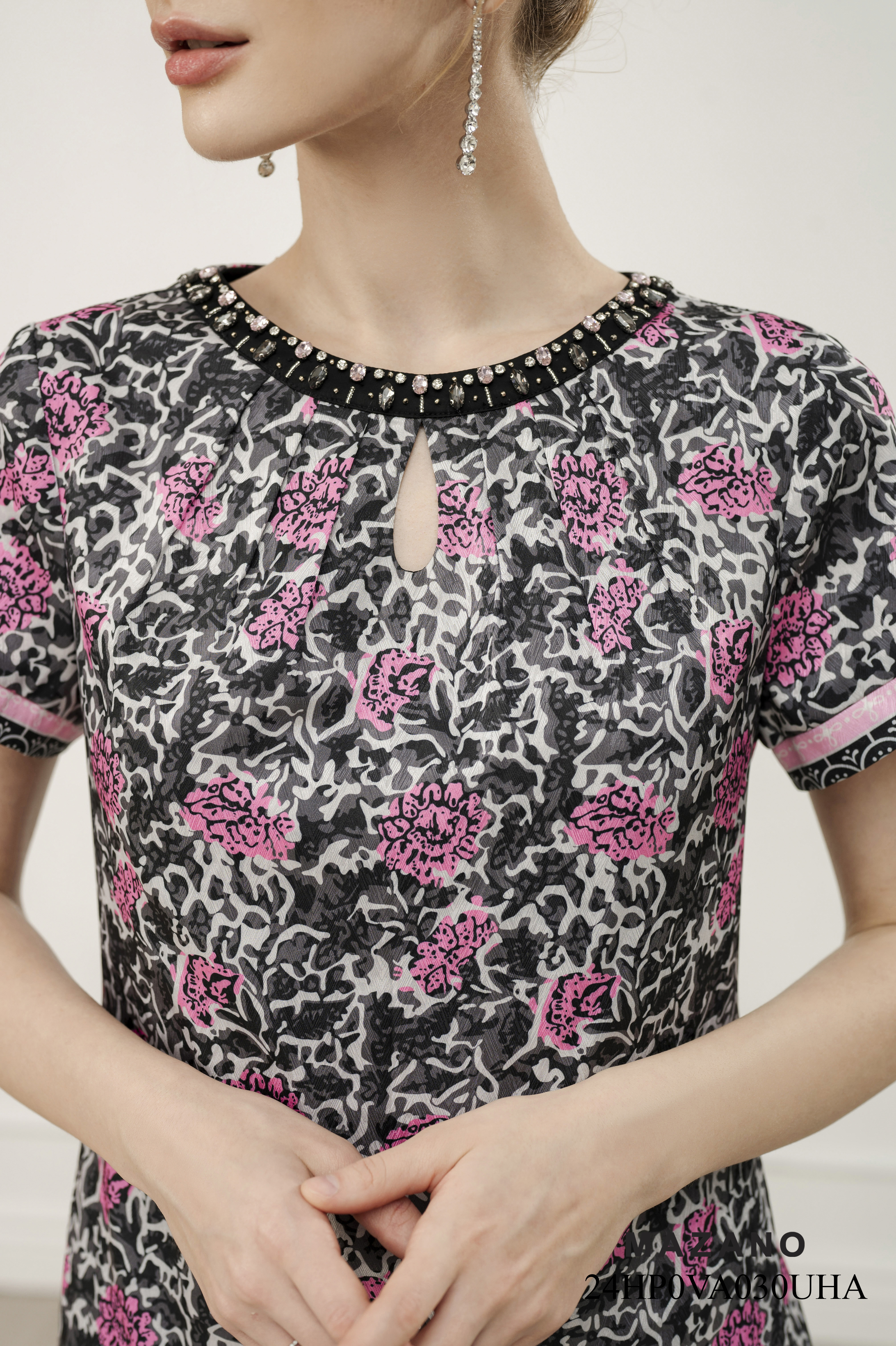 Đầm suông phối họa tiết đính cổ_thumbnail_4