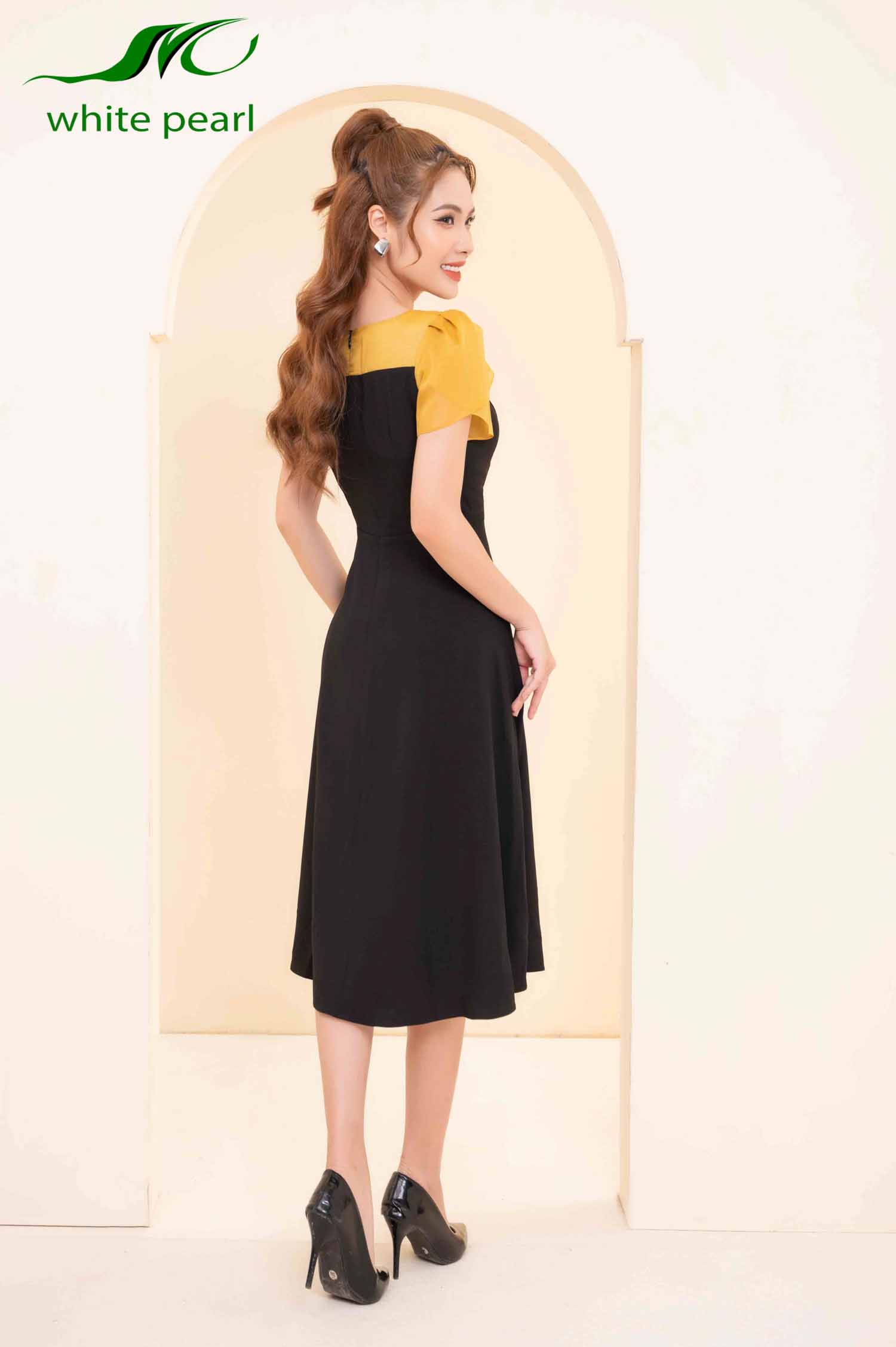 Váy cổ vuông phối ren đính hoa thời trang công sở cao cấp White Pearl