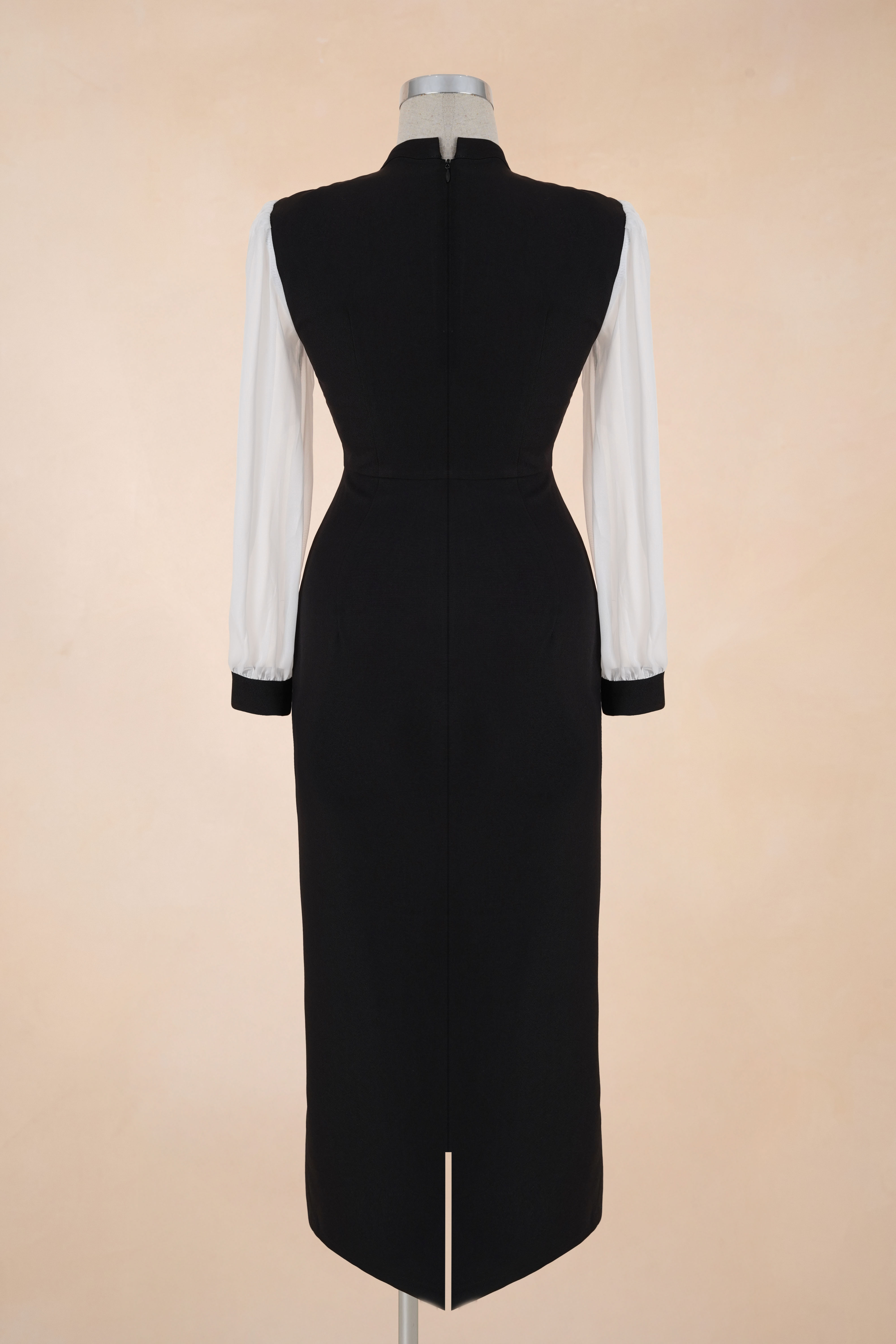 Đầm Bút Chì Bèo Ngực Tag Cài