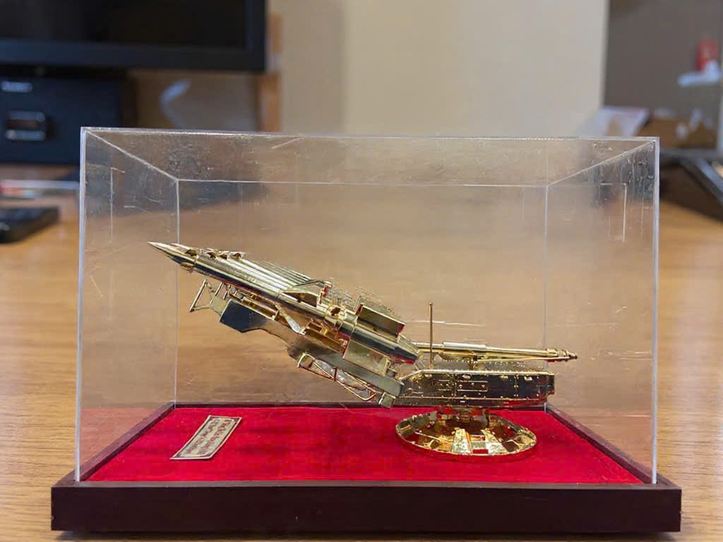 Mô hình tên lửa bằng đồng mạ vàng 24k _thumbnail_1