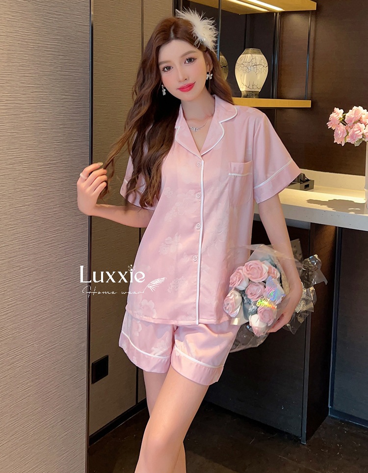 N112C Pijama lụa màu hồng hoa trắng cộc đùi