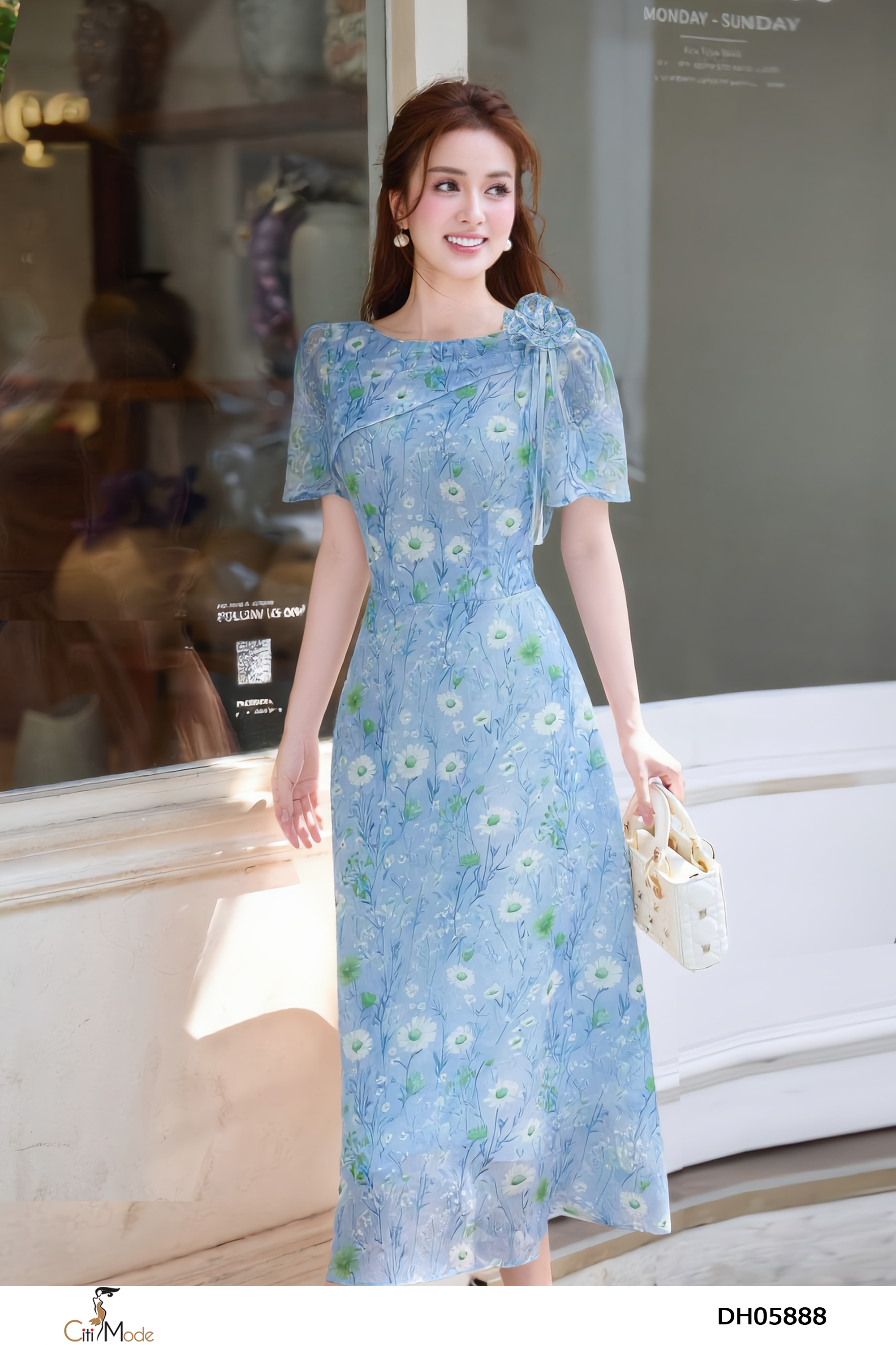 Đầm xòe  hoa xah ,tay rũ, cổ thuyền