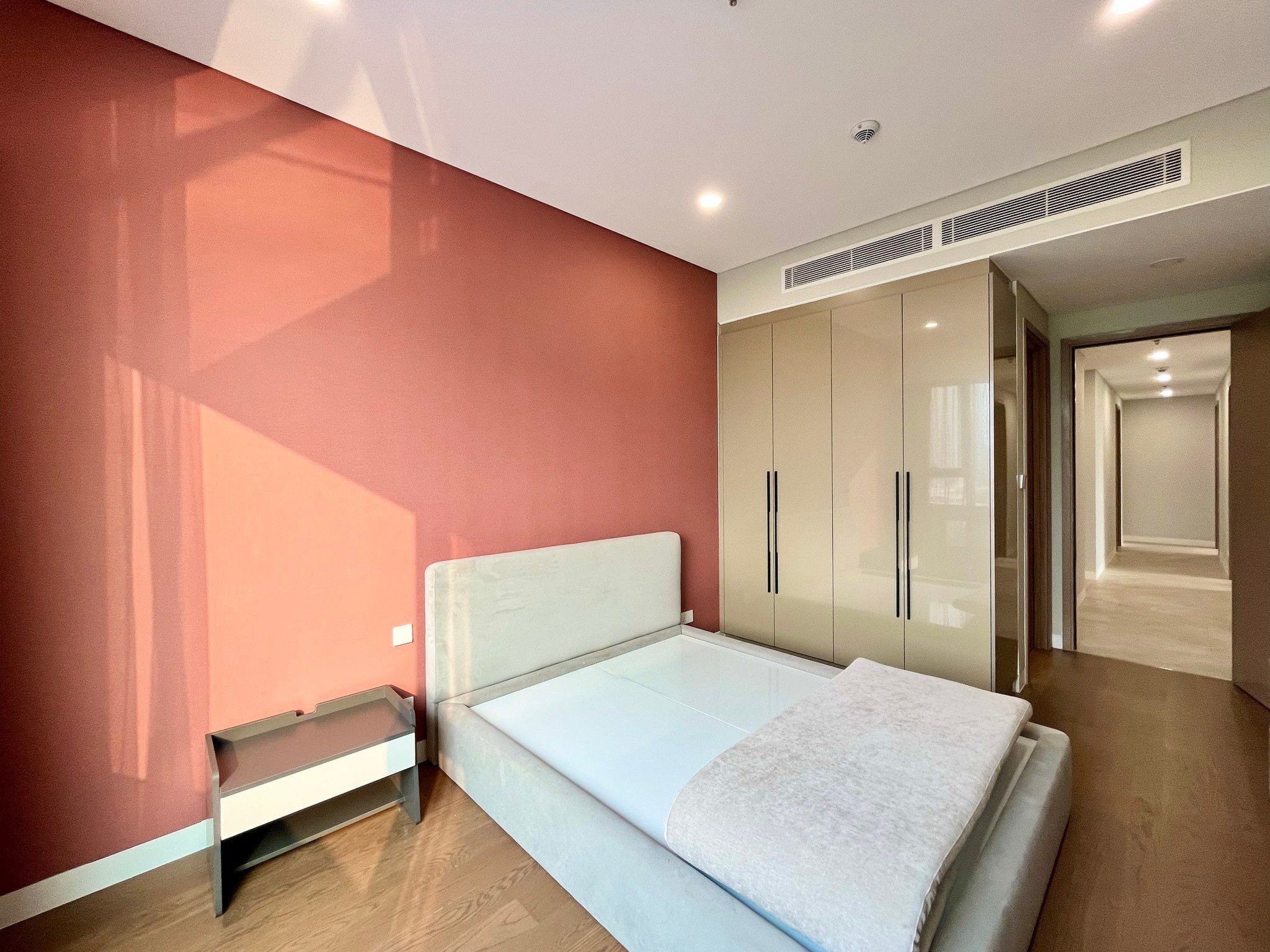 Cần bán căn 4PN mới ra, tầng cao, view sông_thumbnail_3