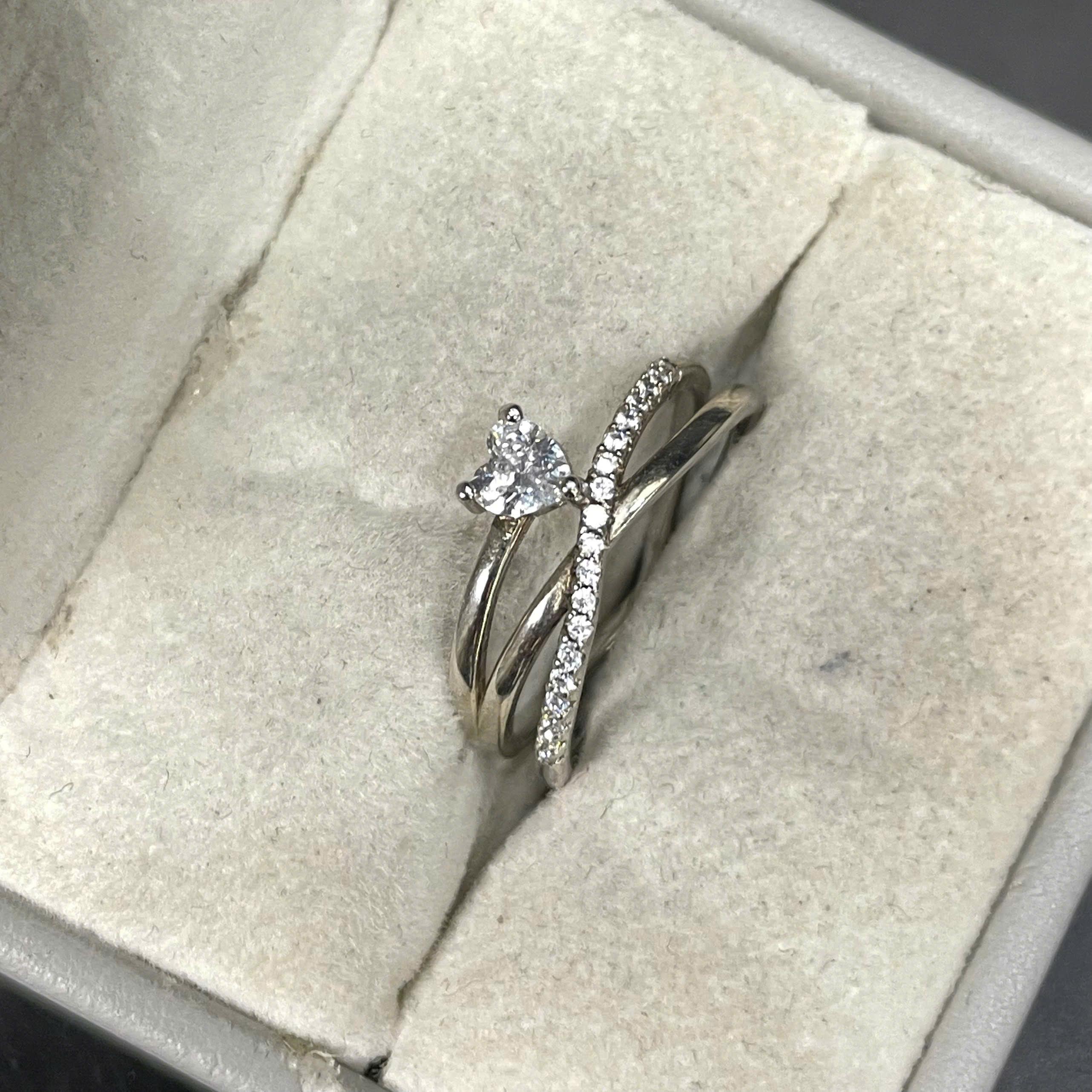 Nhẫn bạc xoắn 3 vòng kim cương hạt size 7.