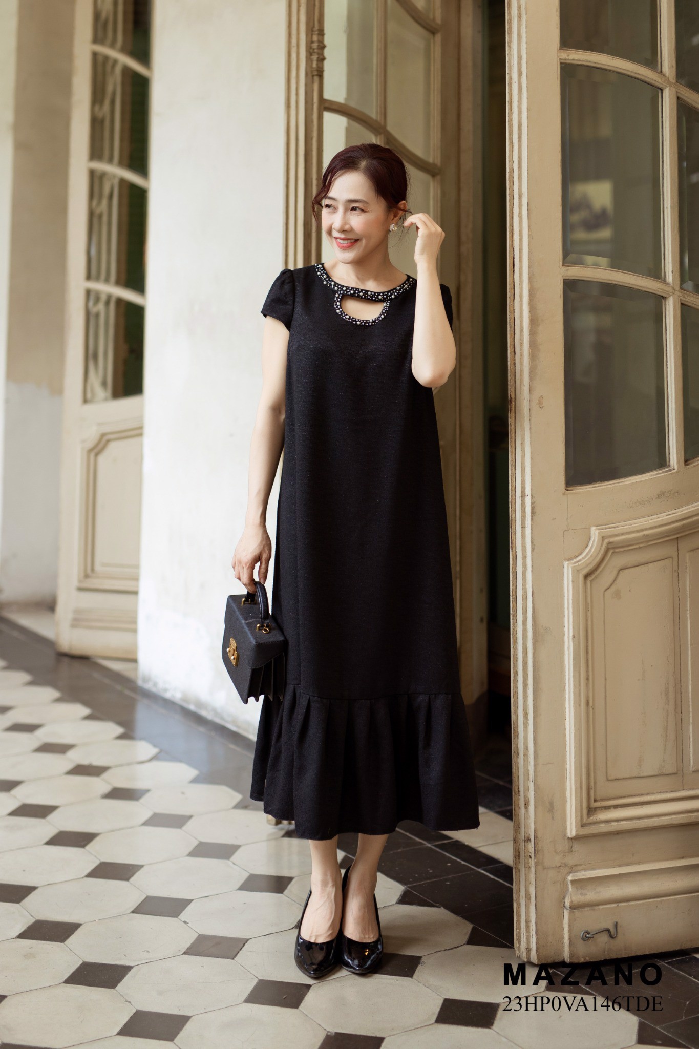 Đầm suông đen A phối bèo cổ đính hạt_thumbnail_2