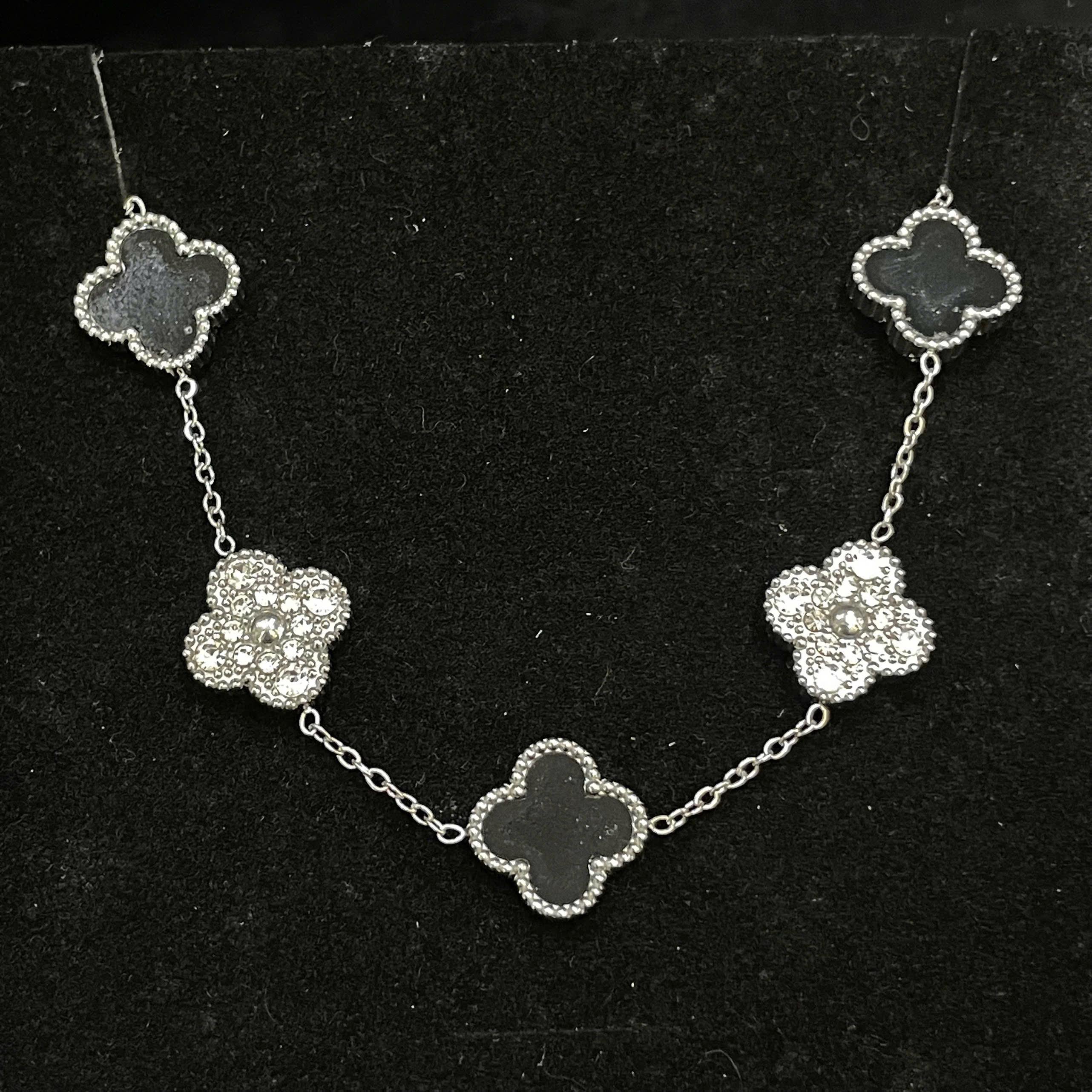 Vòng tay van cleef đá đen xen kẽ đá kim cương màu bạc_thumbnail_2