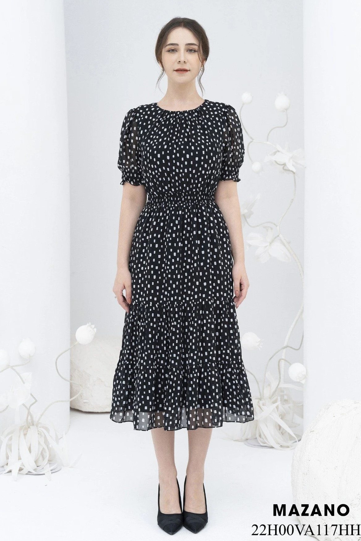 Đầm đen họa tiết chun eo chân bèo tầng