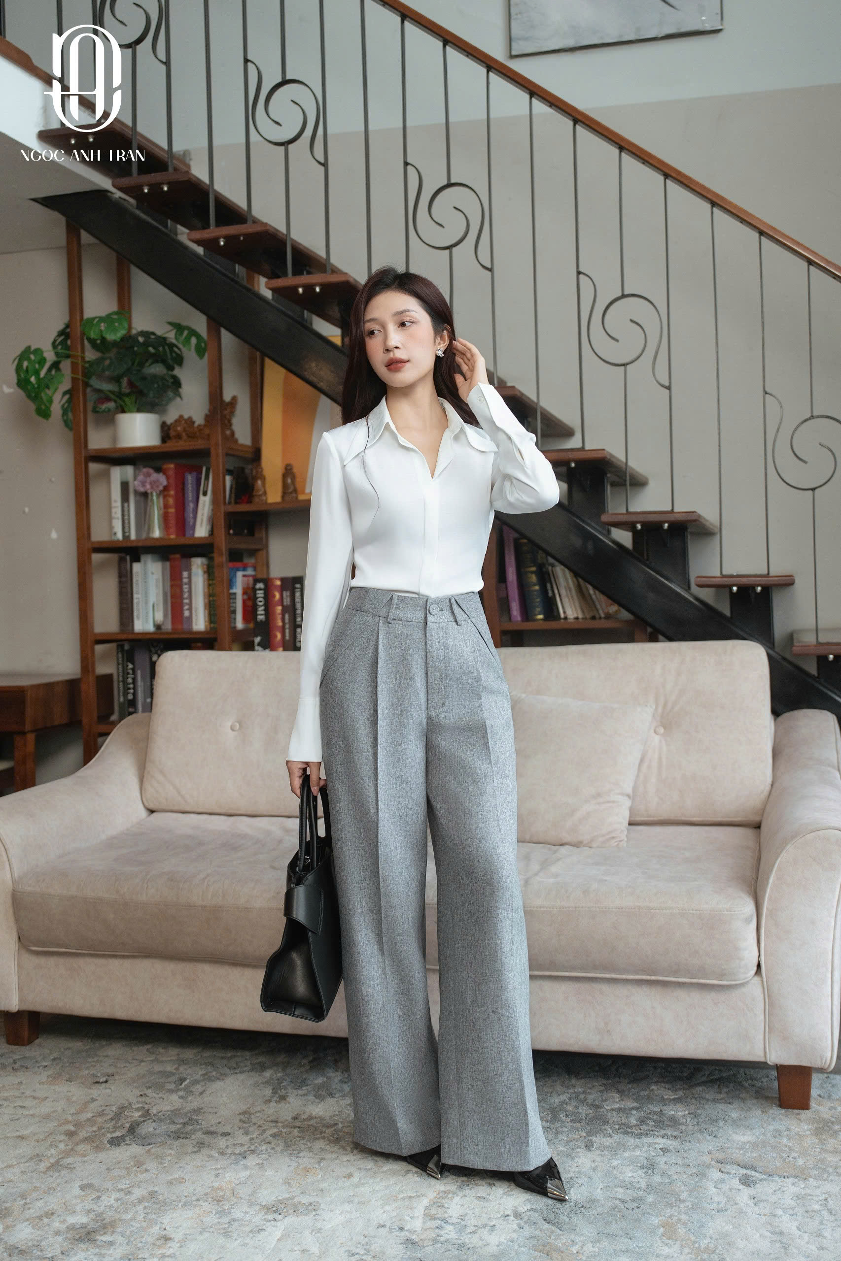 A262 - Sơ mi lụa cổ đức chiết eo trắng