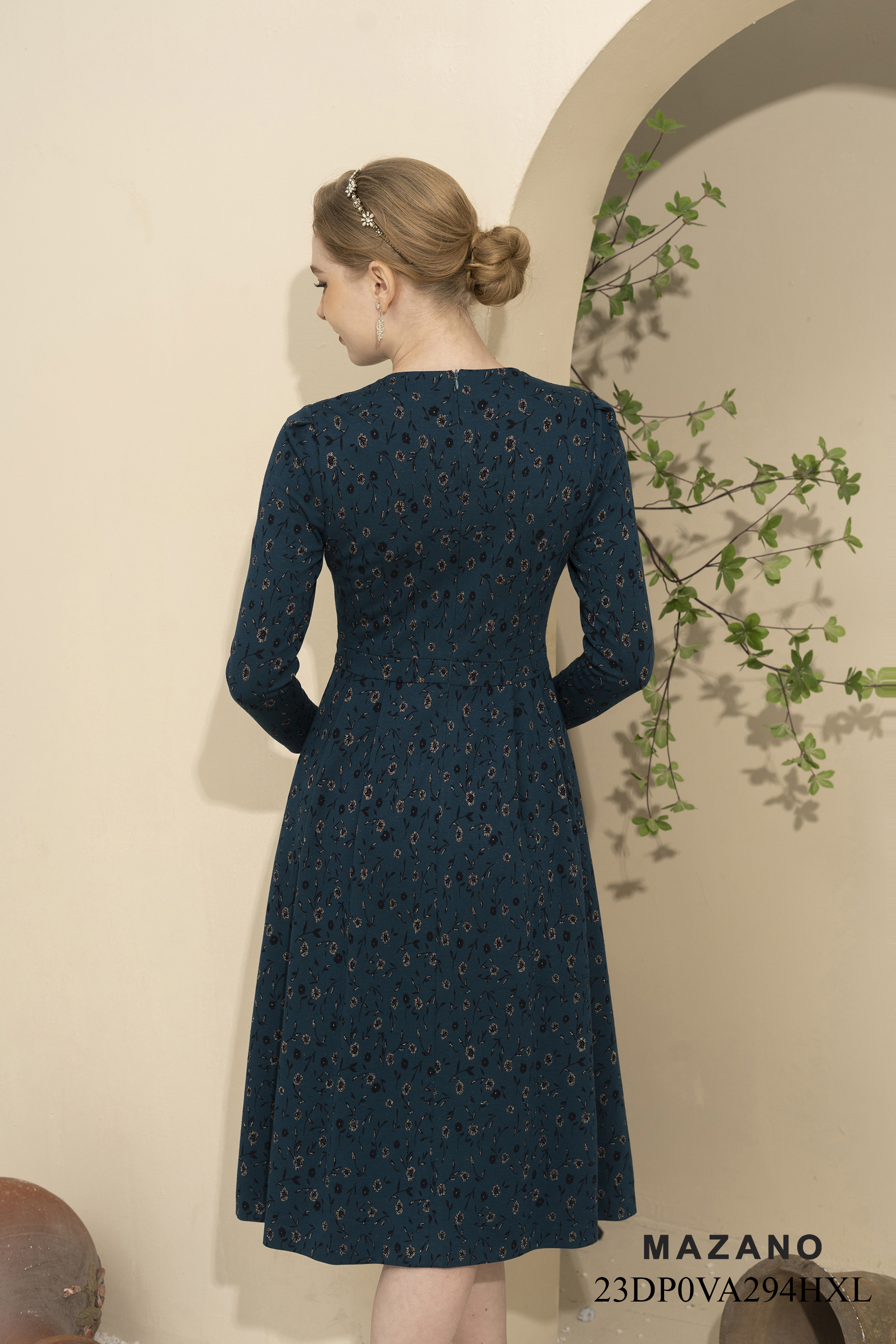 Váy Đầm ôm Chân xếp ly Vải dạ len Hoạ tiết hoa nhí Cổ tròn xếp ly Tay dài Dài đến bắp chân_thumbnail_2