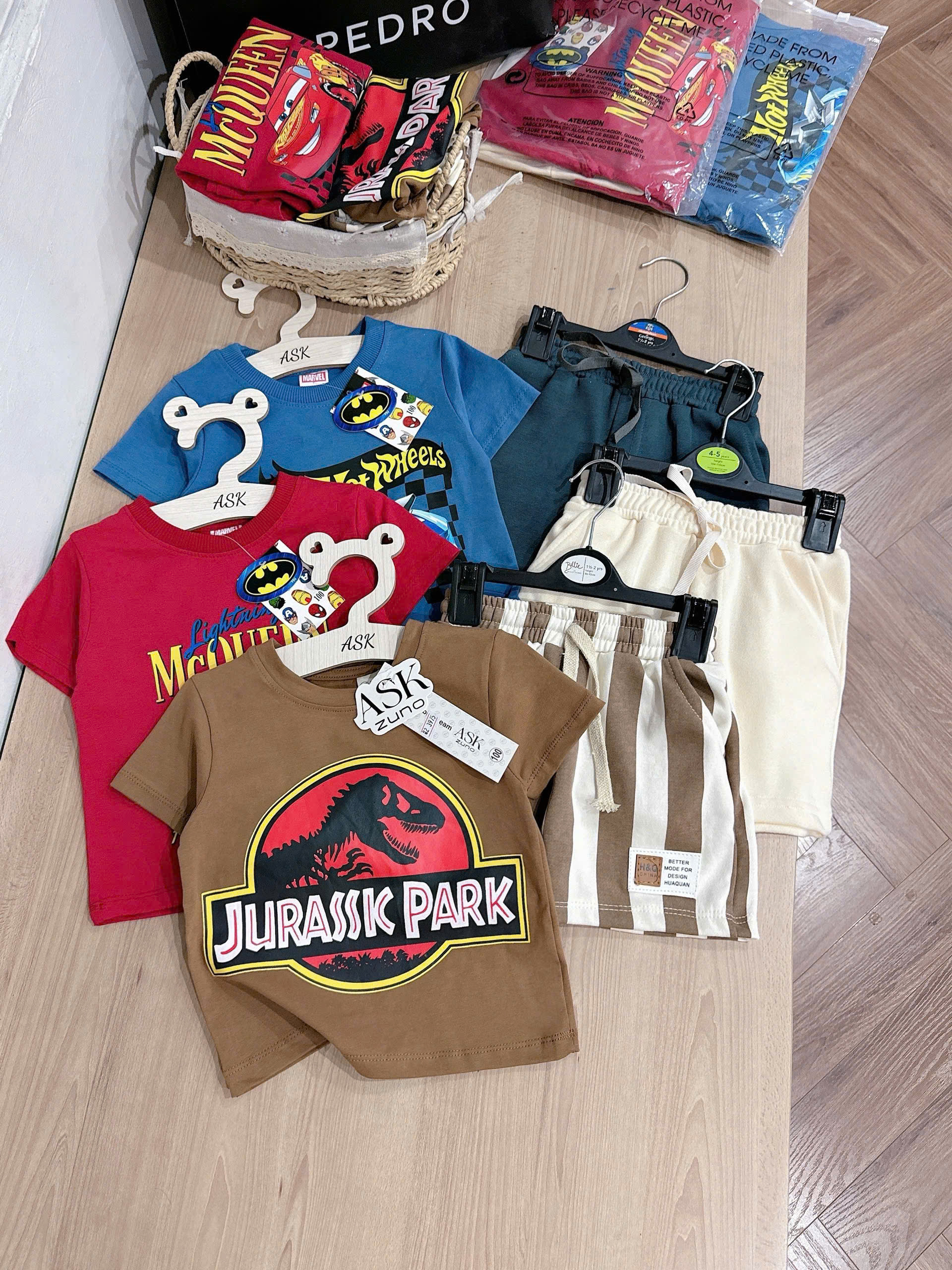 E61 BỘ CỘC CHỮ HÌNH Ô TÔ VÀ KHỦNG LONG- A117.1496