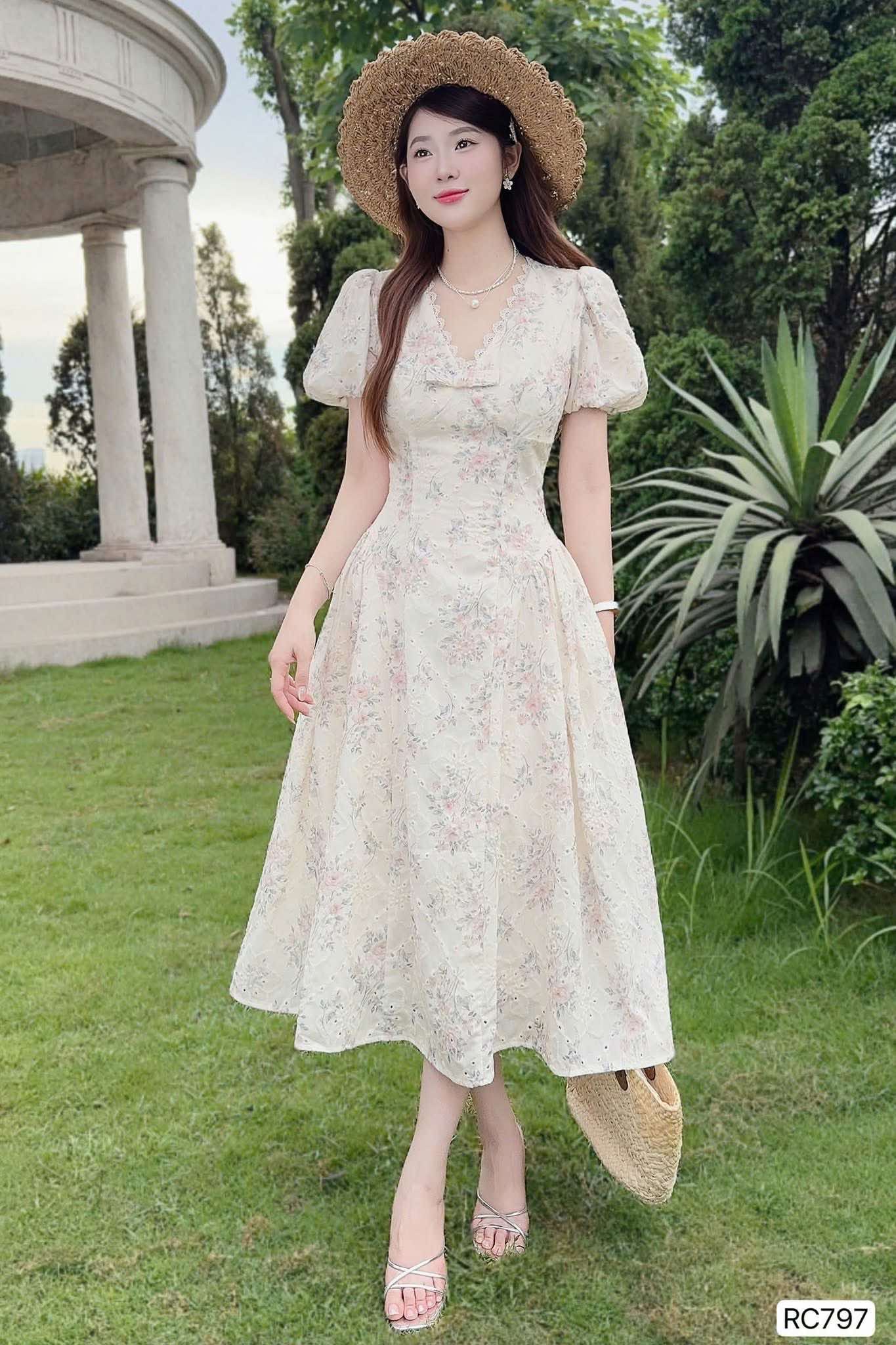 Đầm thêu thiết kế cổ tim kẹp ren nơ cổ RC797