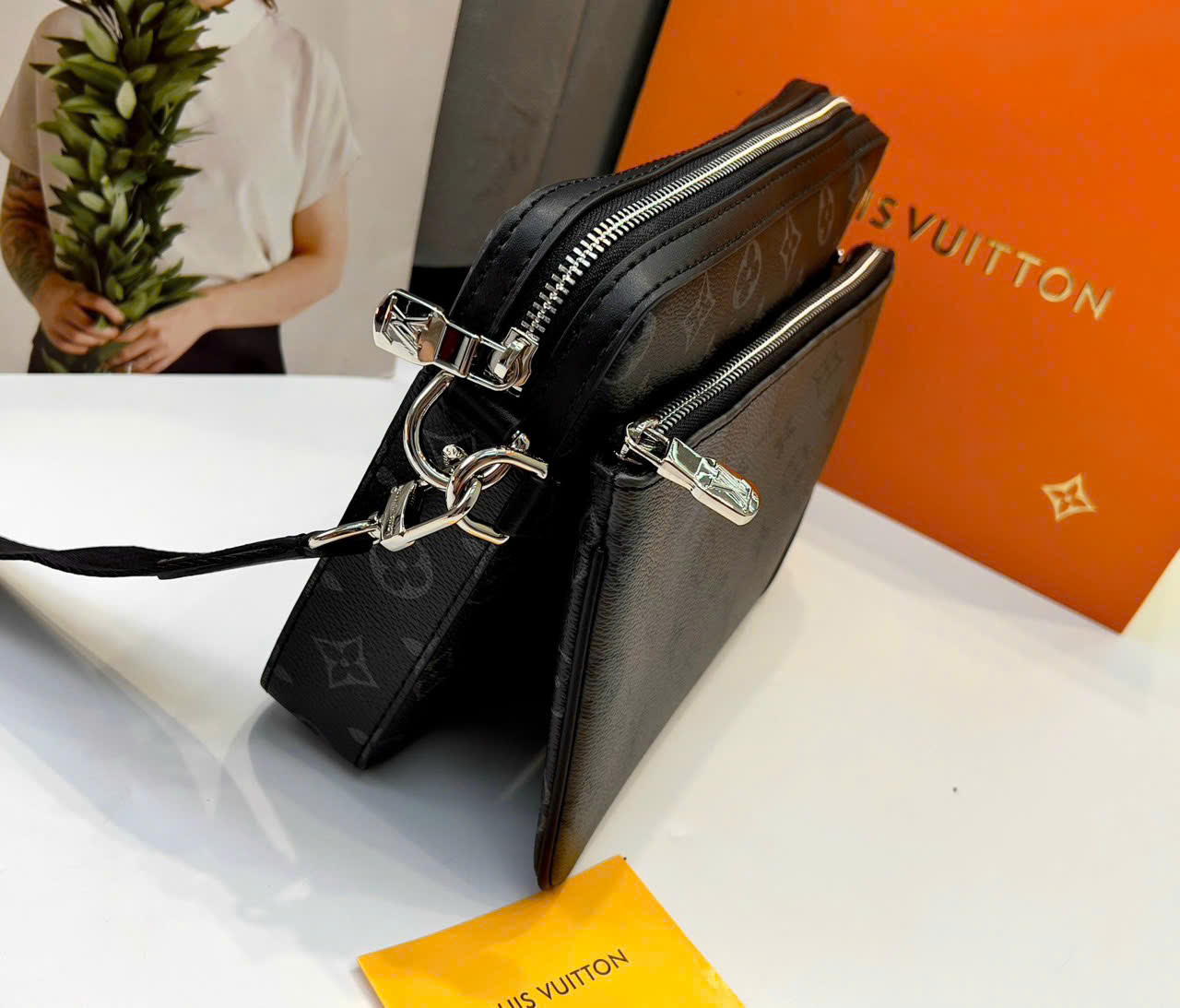 Túi đeo chéo set 3 món LV Trio messenger hoa đen_thumbnail_3