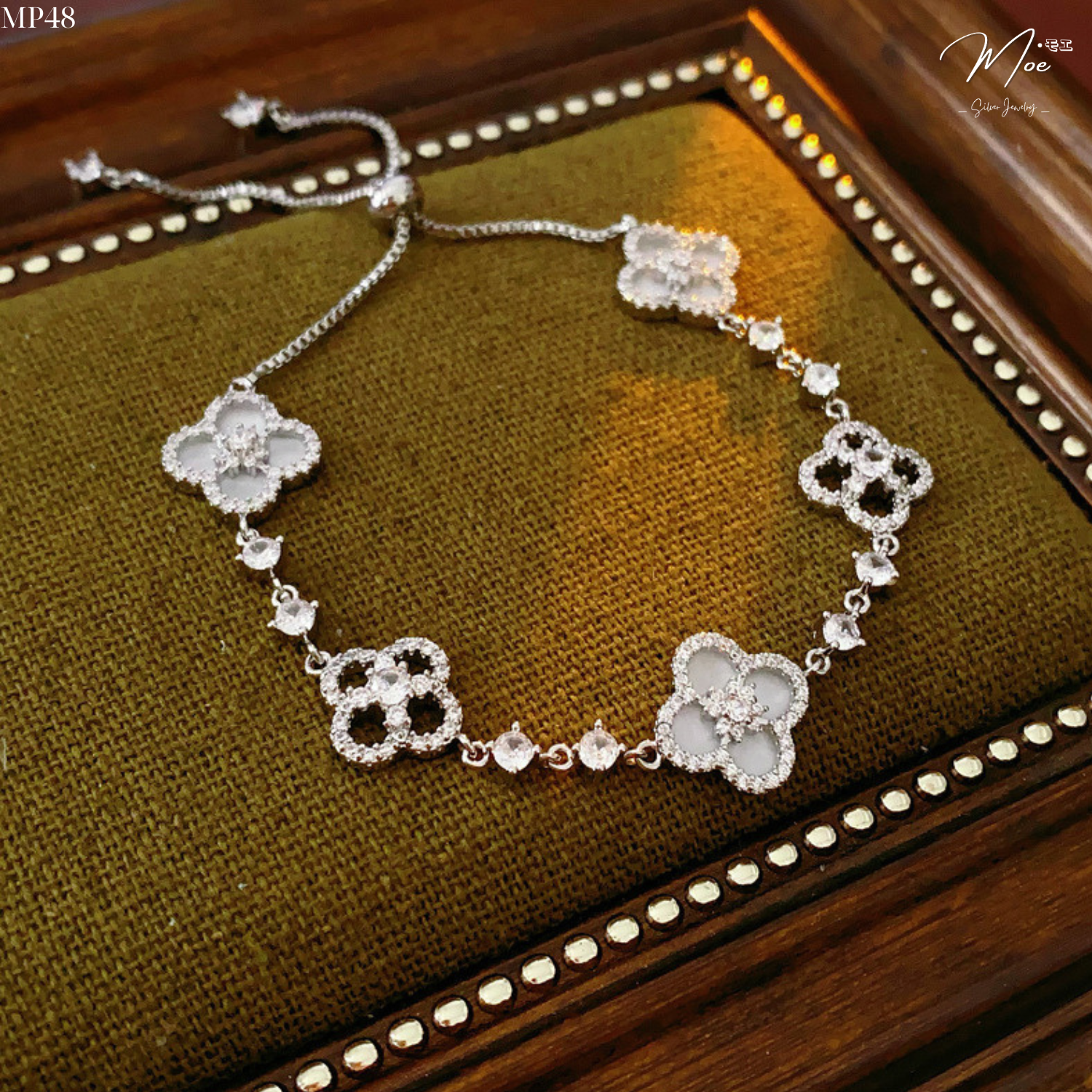 LT630 - Lắc tay Cỏ 4 lá pha lê dây rút (hồng/trắng)_thumbnail_7