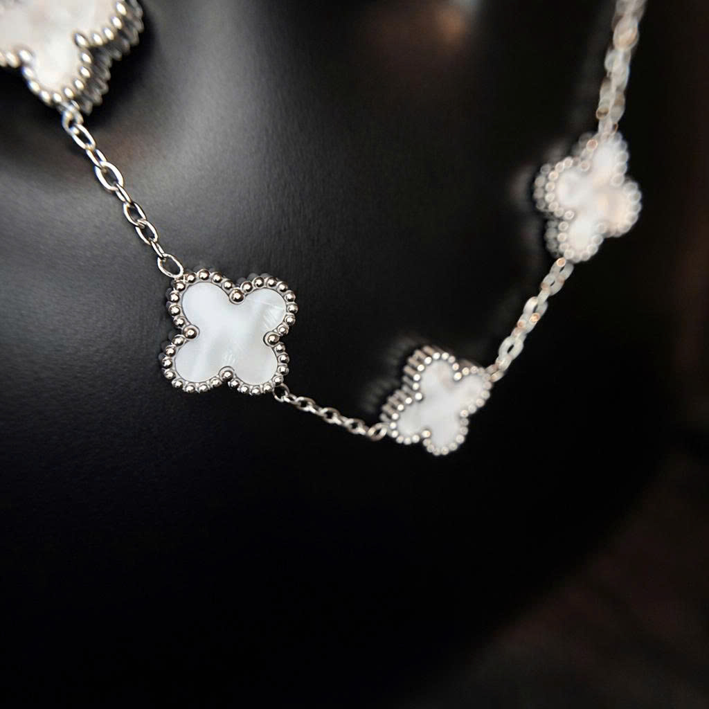 vòng tay van cleef trắng lớn viền bi bạc_thumbnail_1