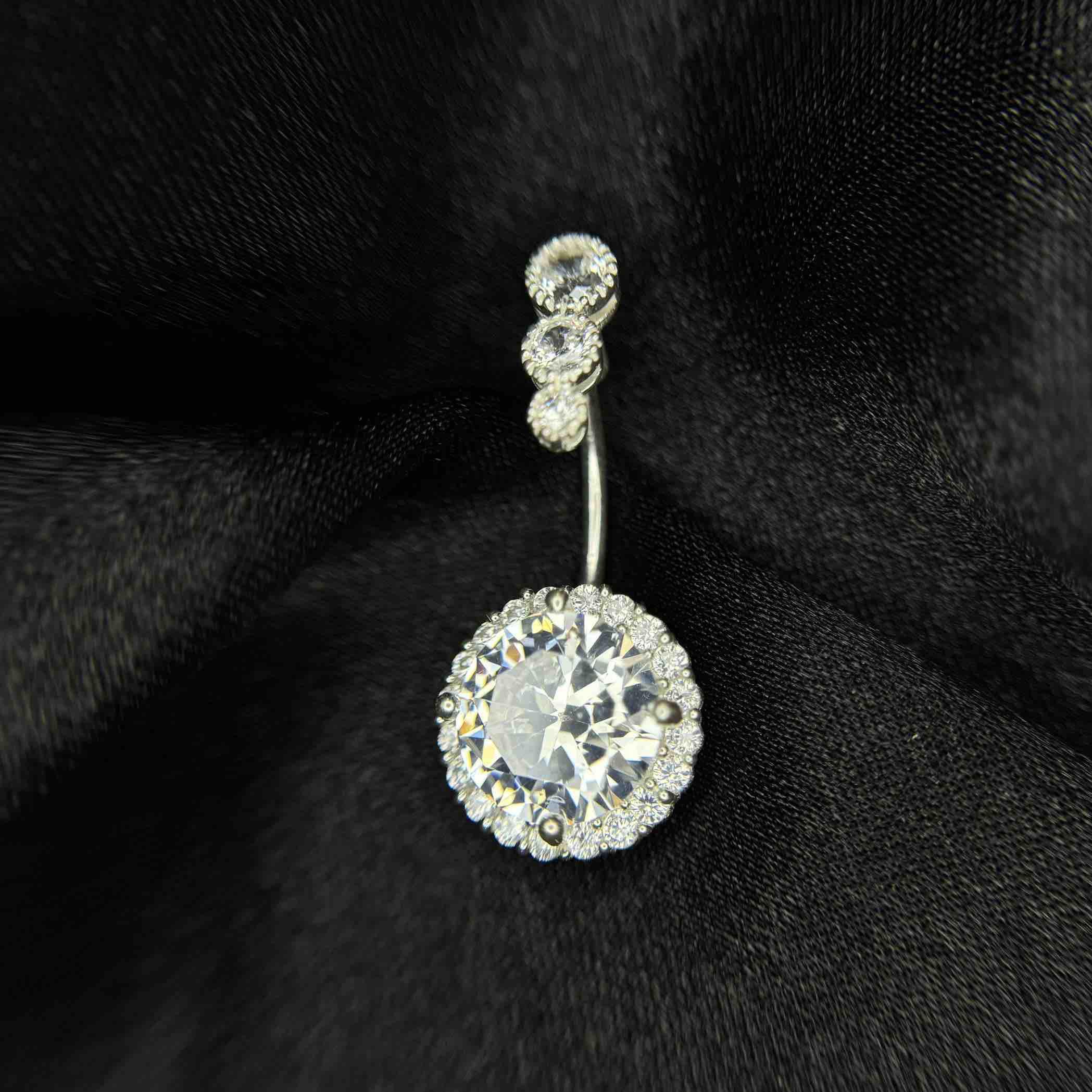 rốn bạc kim cương đá chấu to sáng lấp lánh đúng sang ba kim cương nhỏ trên đầu _thumbnail_2