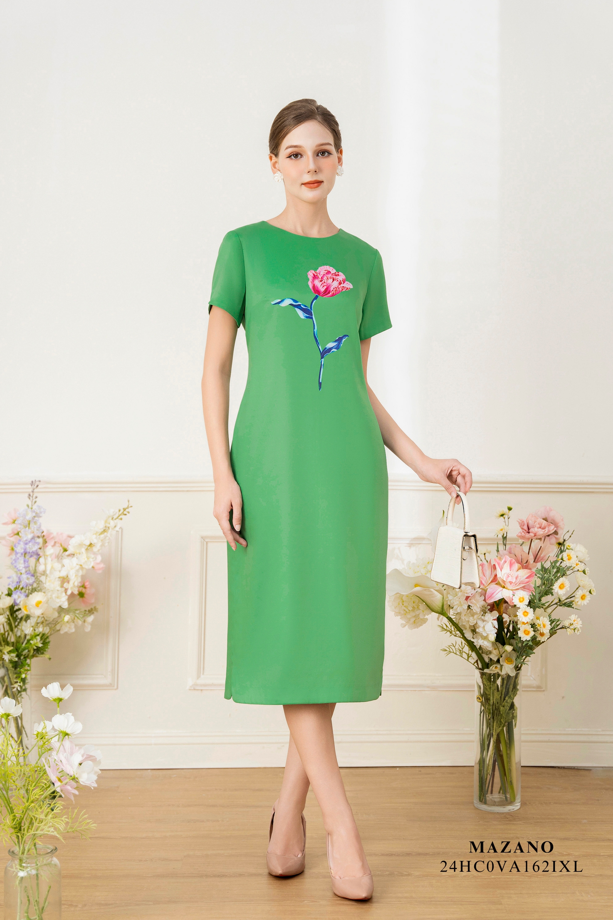 Đầm Suông Vải Thô mặt lụa Hoạ tiết hoa bố cục  Cổ tròn Tay ngắn Dài ngang bắp chân